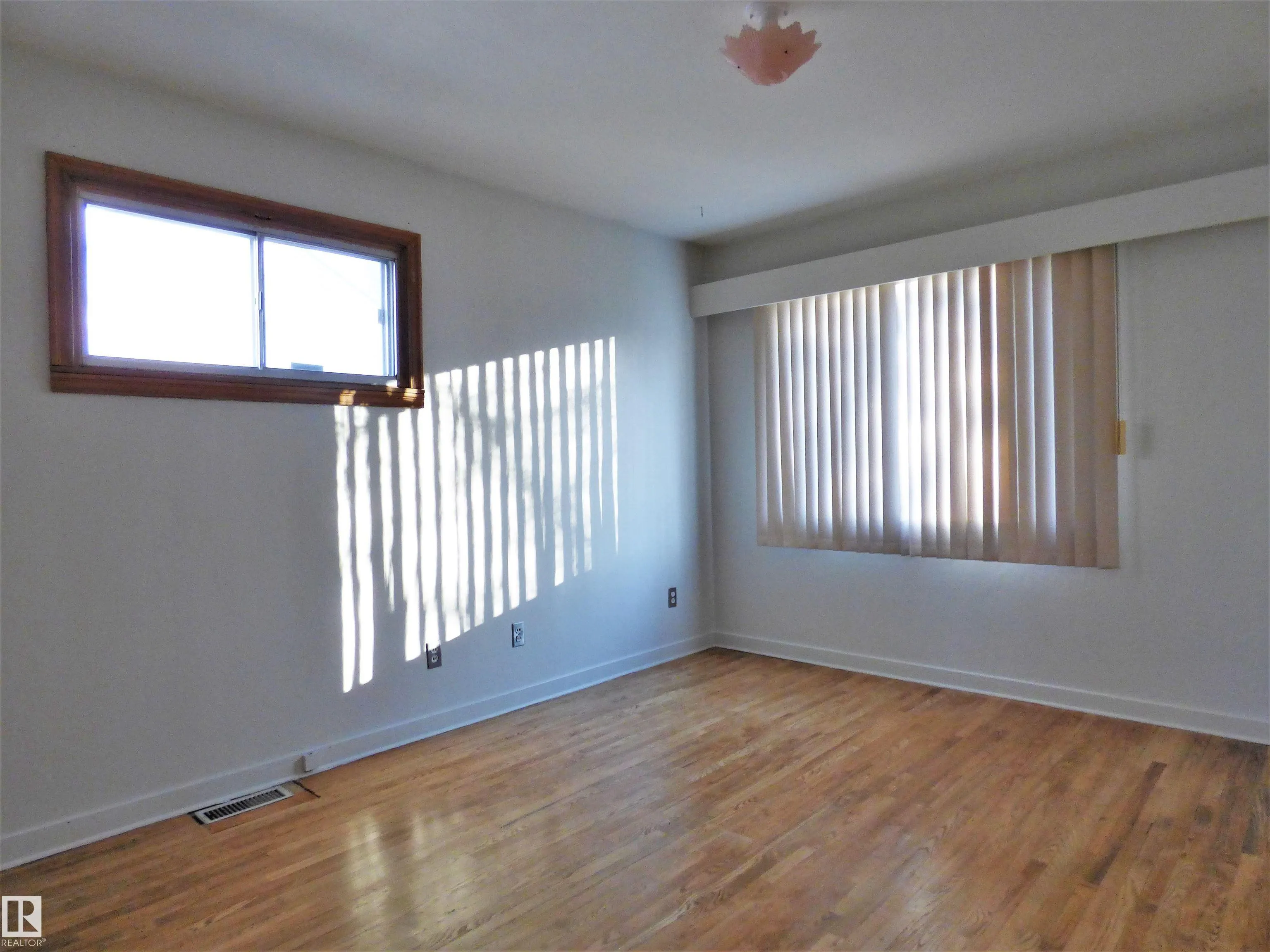 11206 104 Street