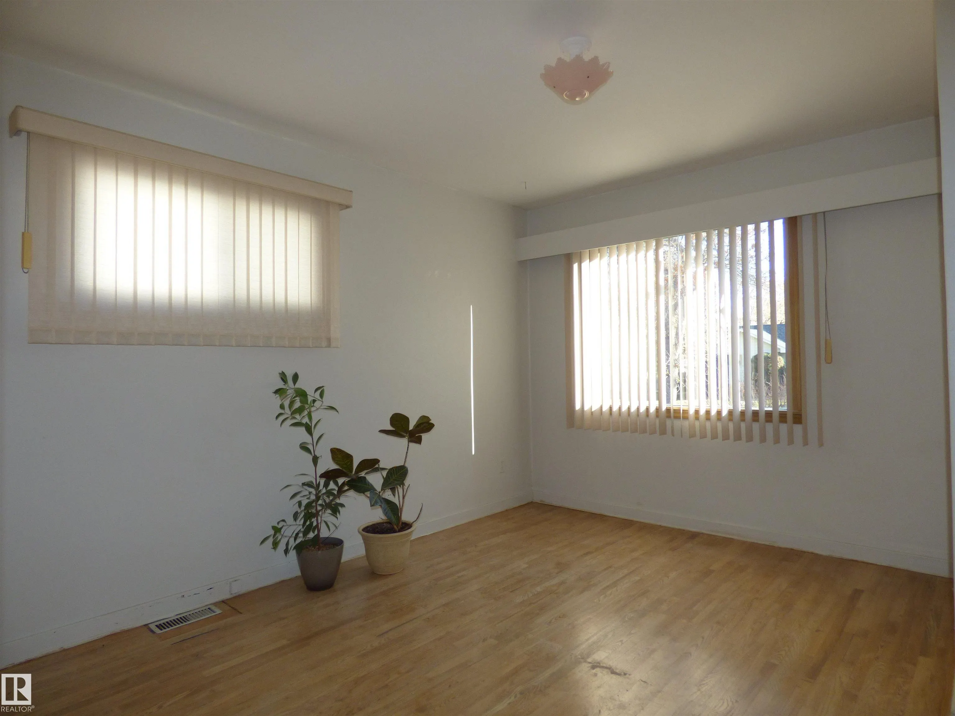 11206 104 Street