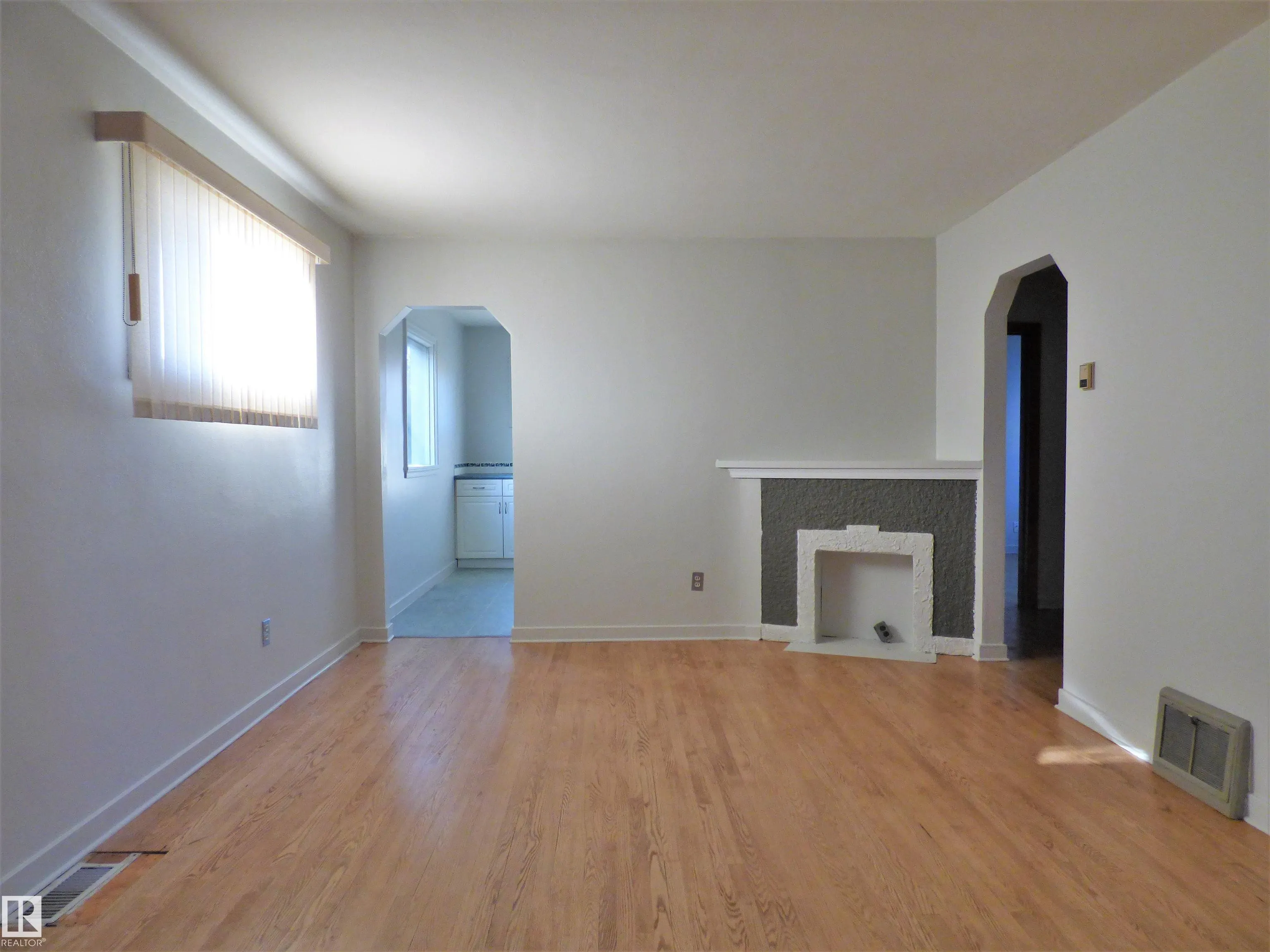 11206 104 Street