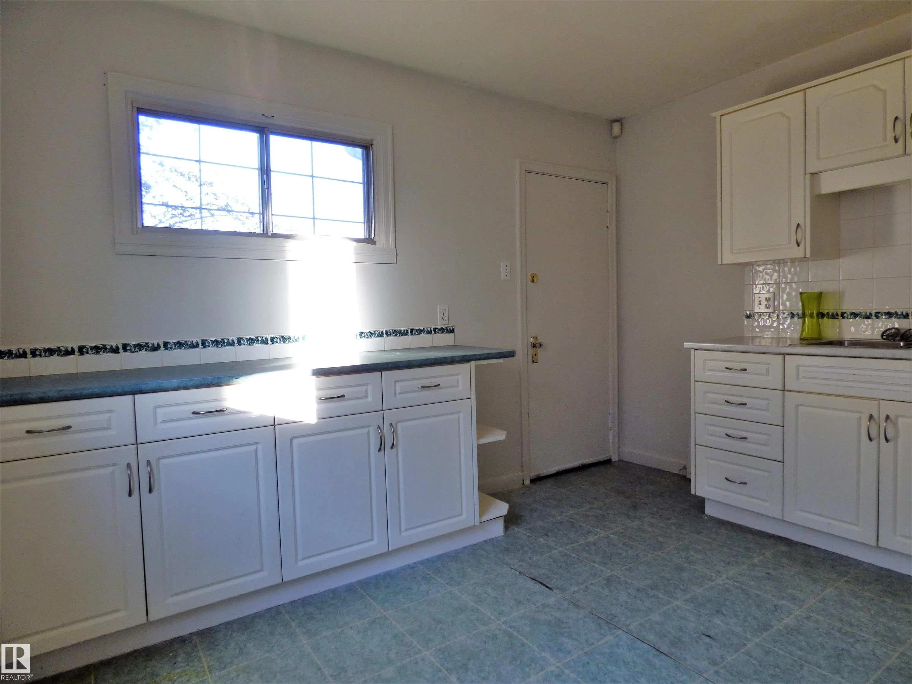 11206 104 Street