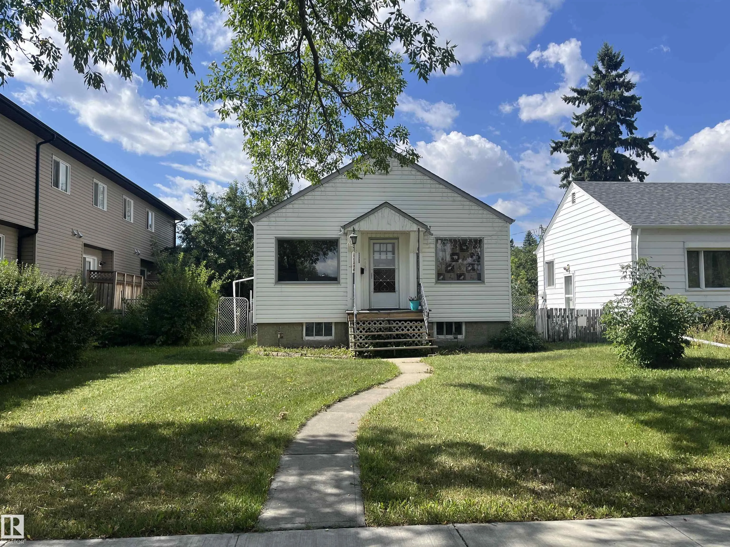 11206 104 Street