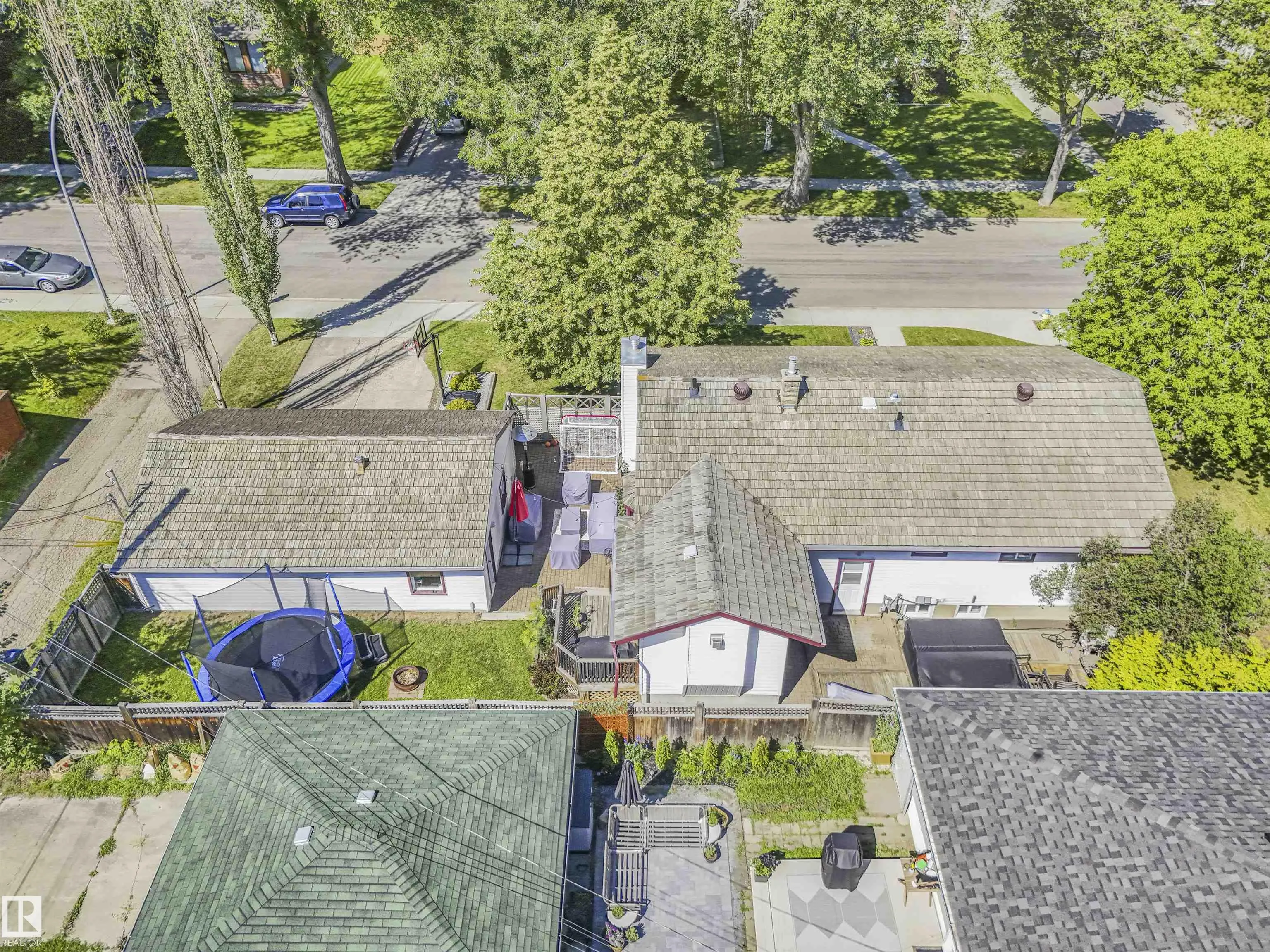 9573 83 Street