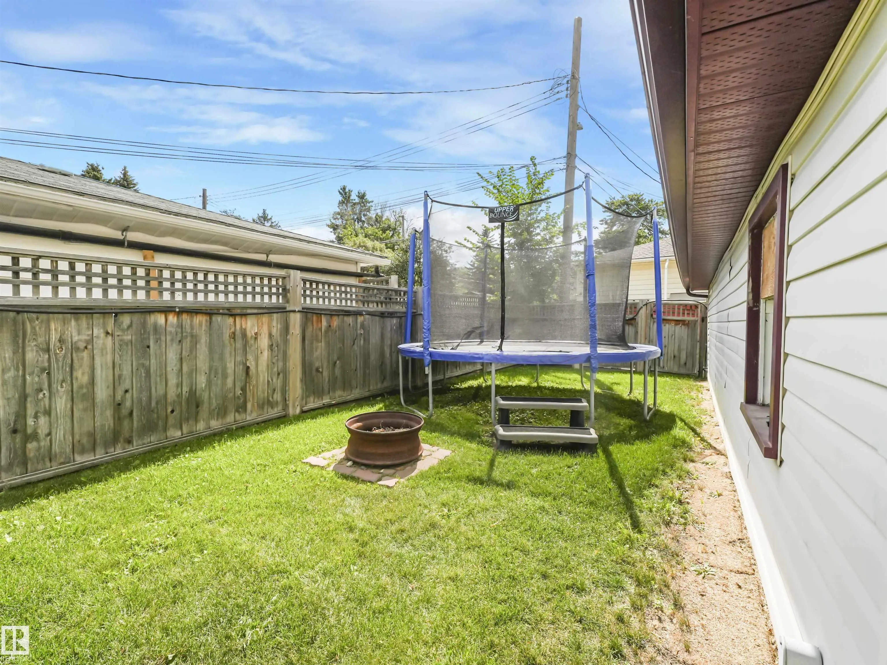 9573 83 Street