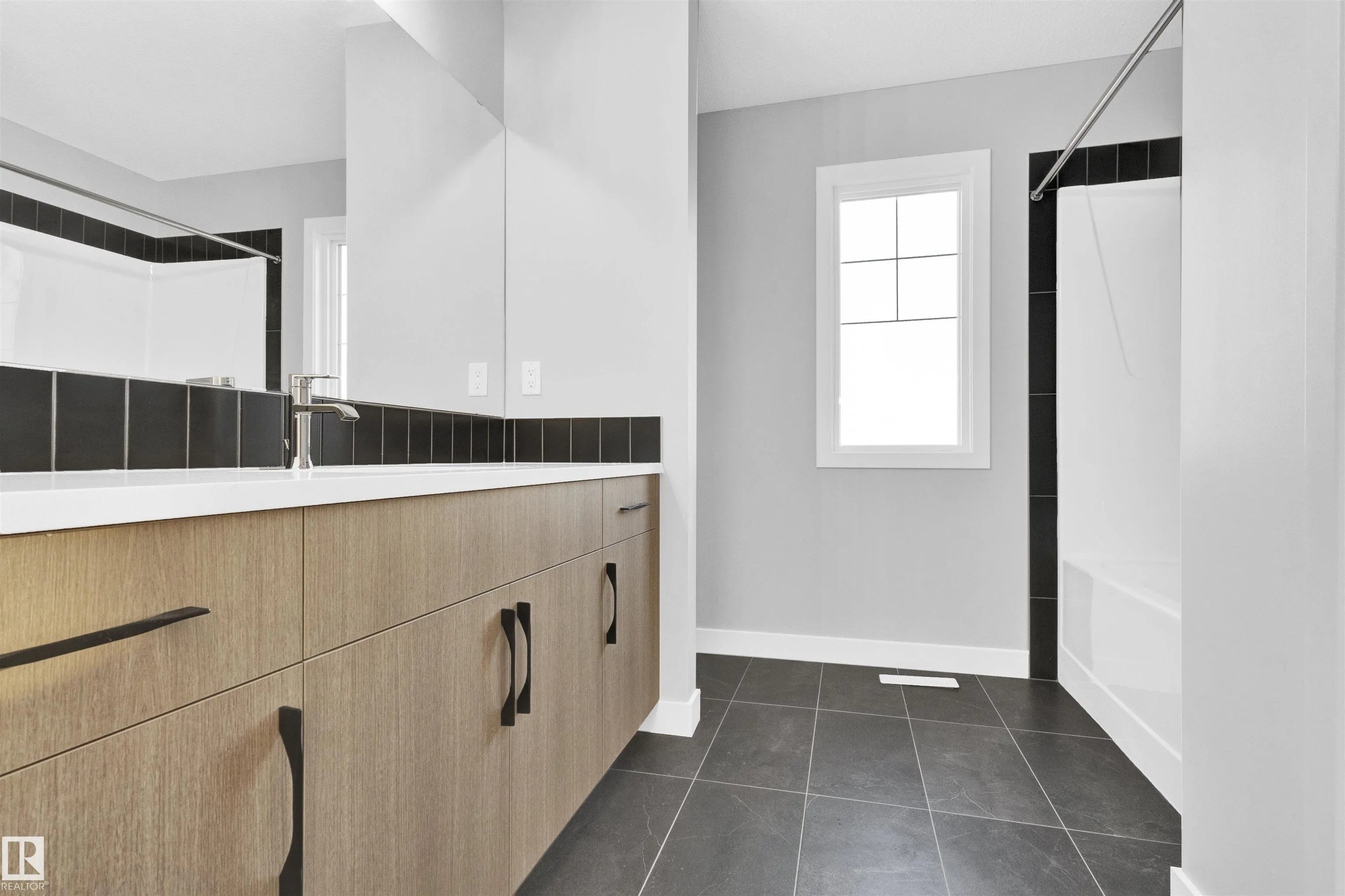 266 PATERSON Link