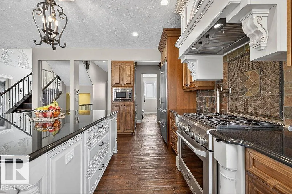 32 GREENFIELD CL