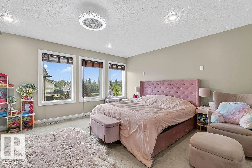32 GREENFIELD CL
