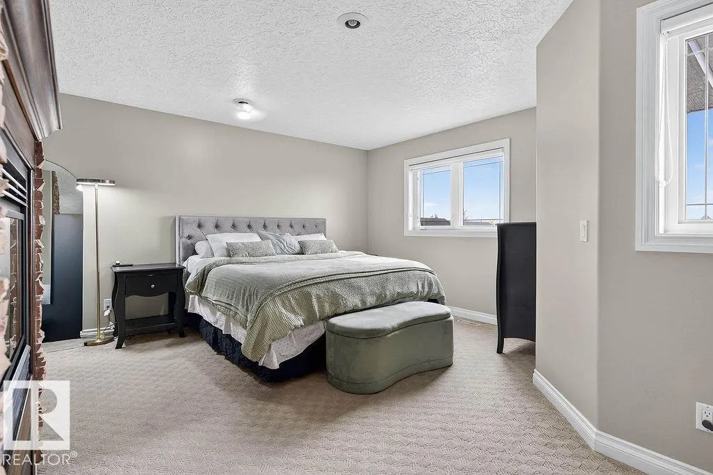 32 GREENFIELD CL