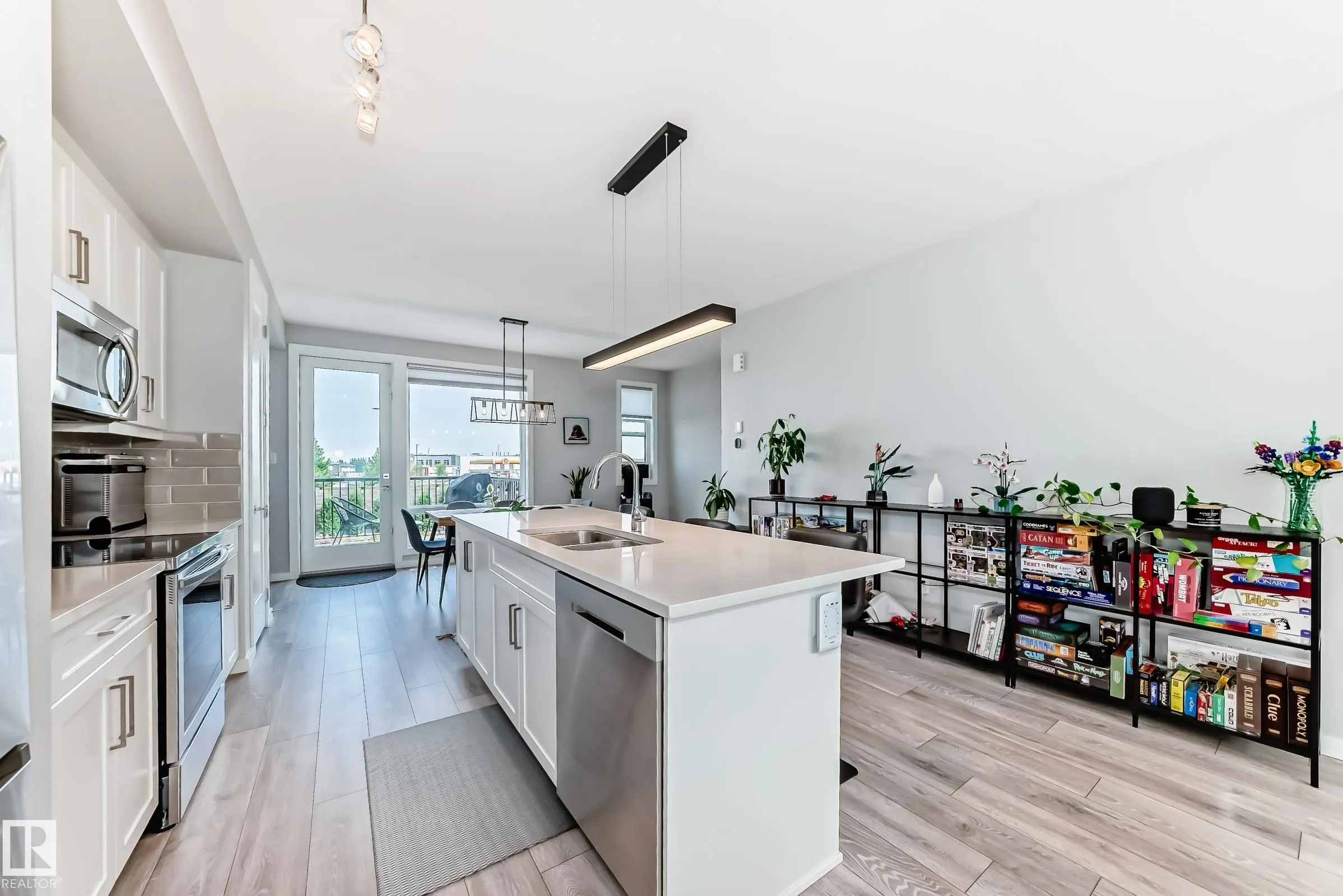 1746 KEENE Crescent