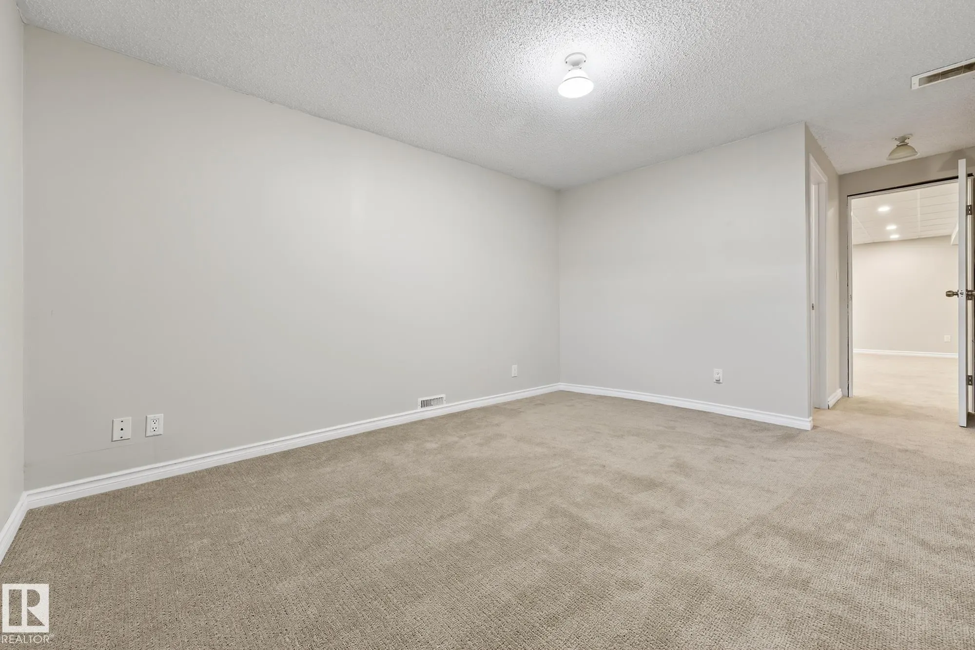 19 SOUTHPARK Drive