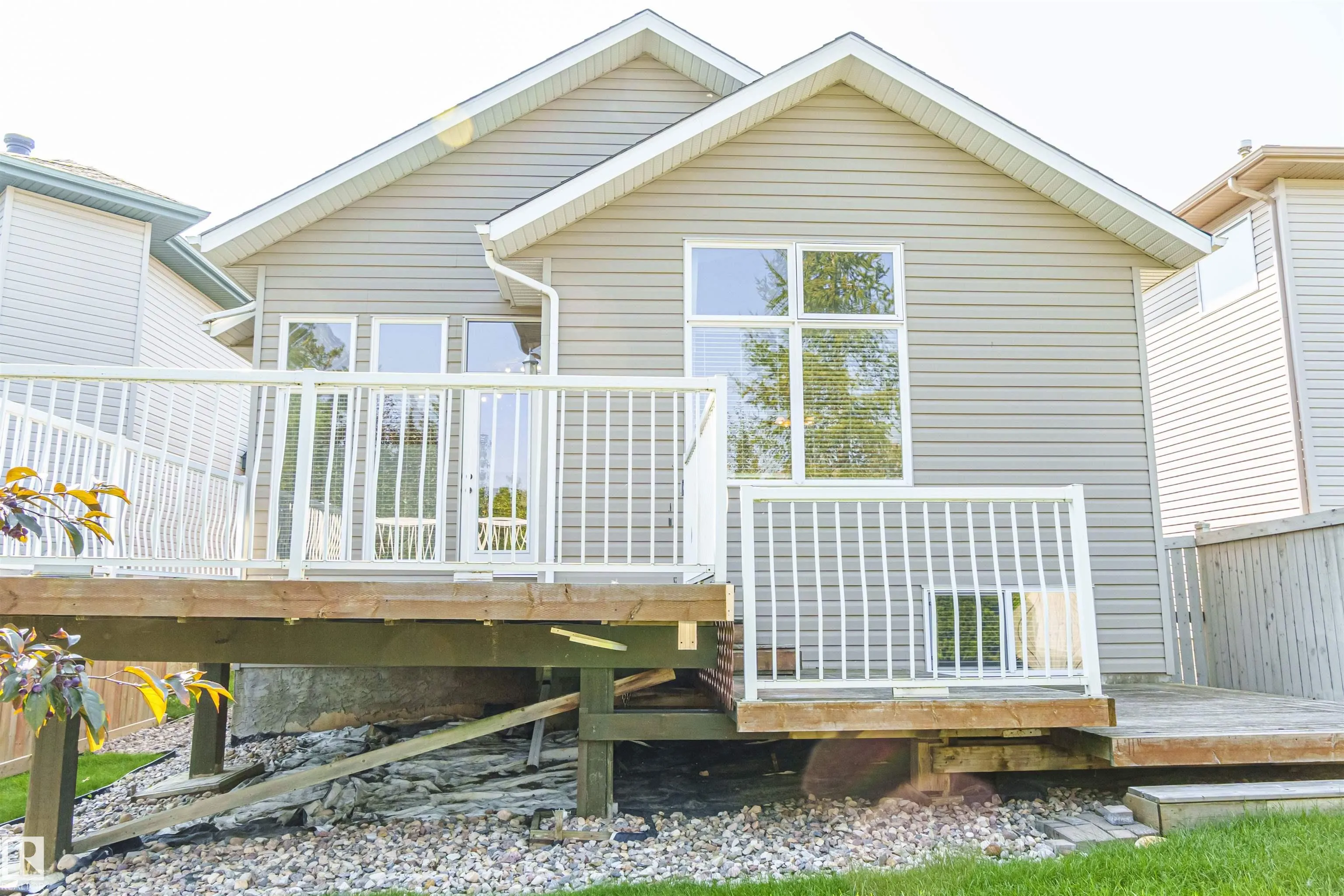 536 LEGER Way
