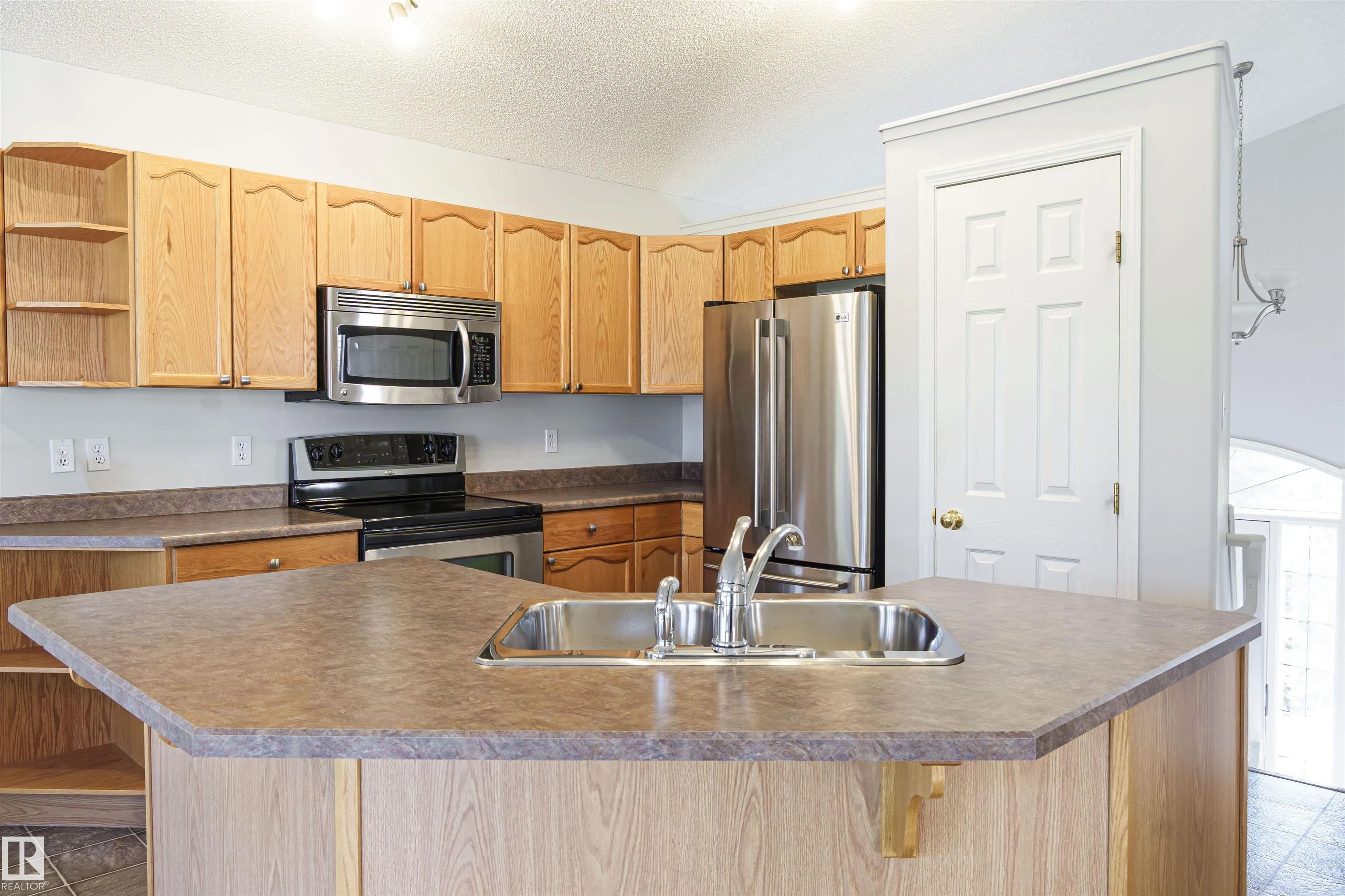536 LEGER Way