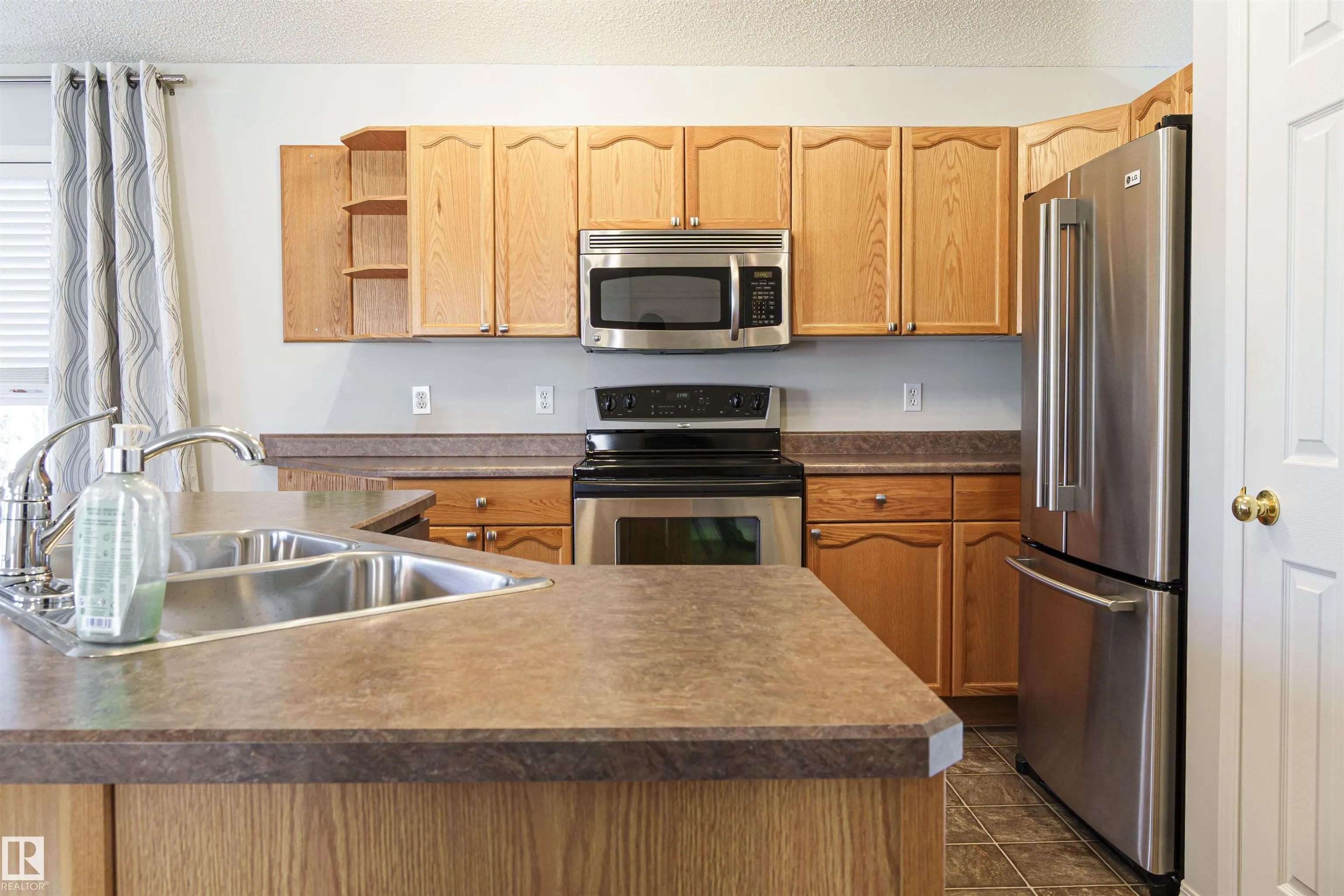 536 LEGER Way