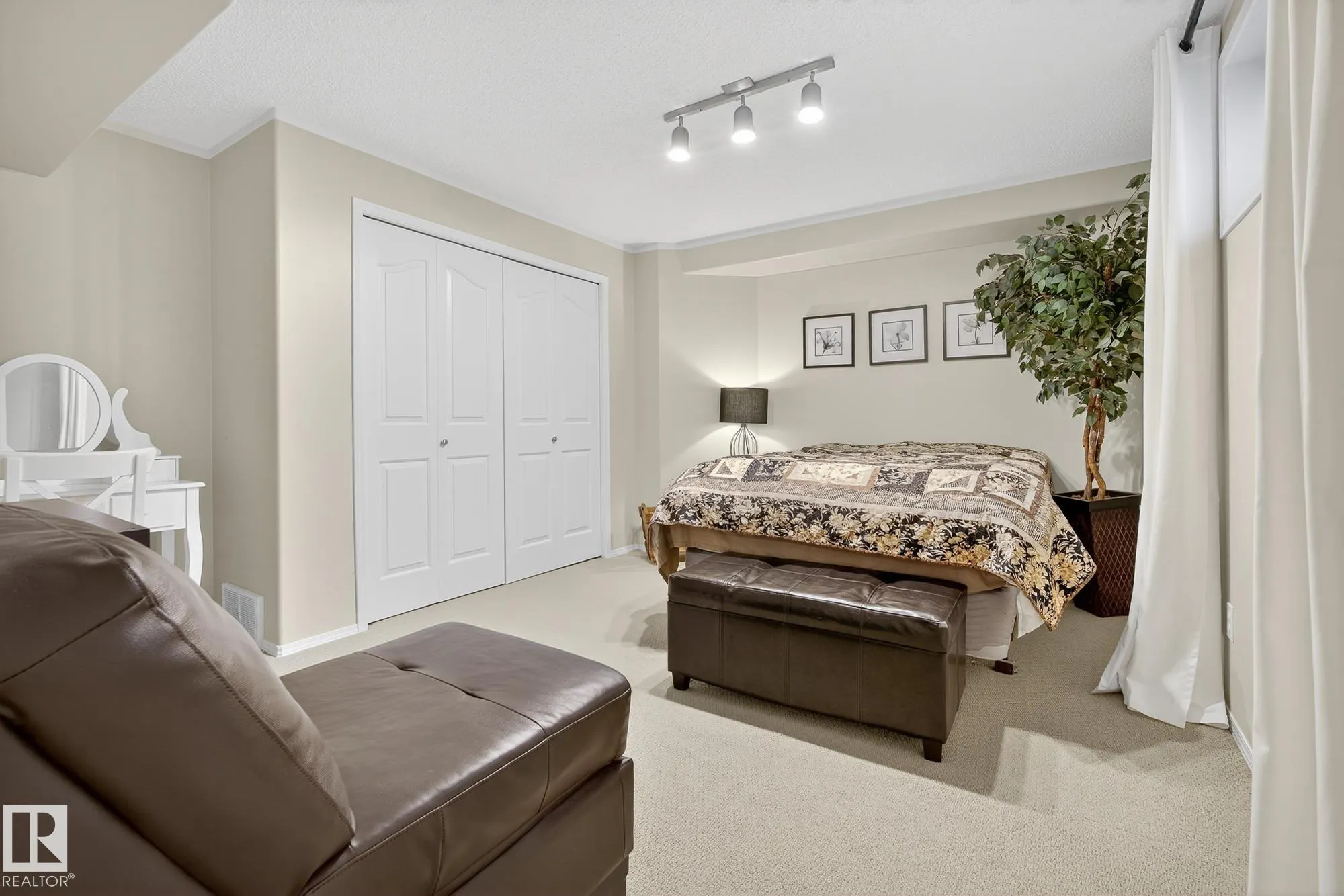 245 FOXBORO Terrace
