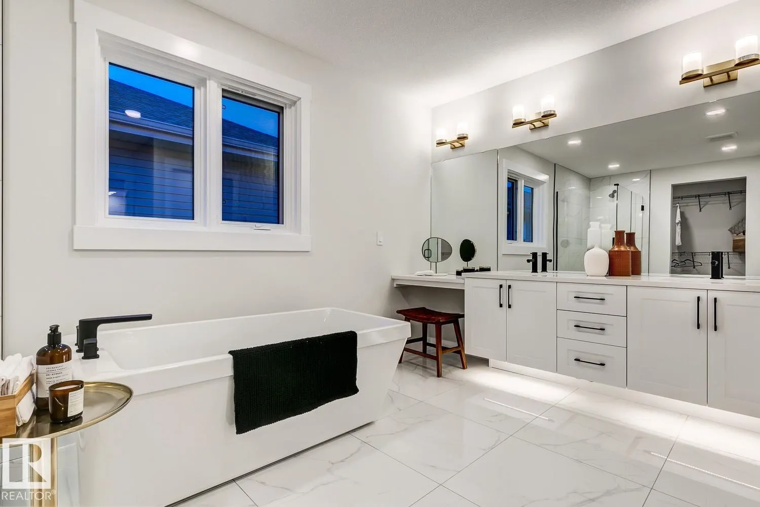 128 JENNIFER Crescent