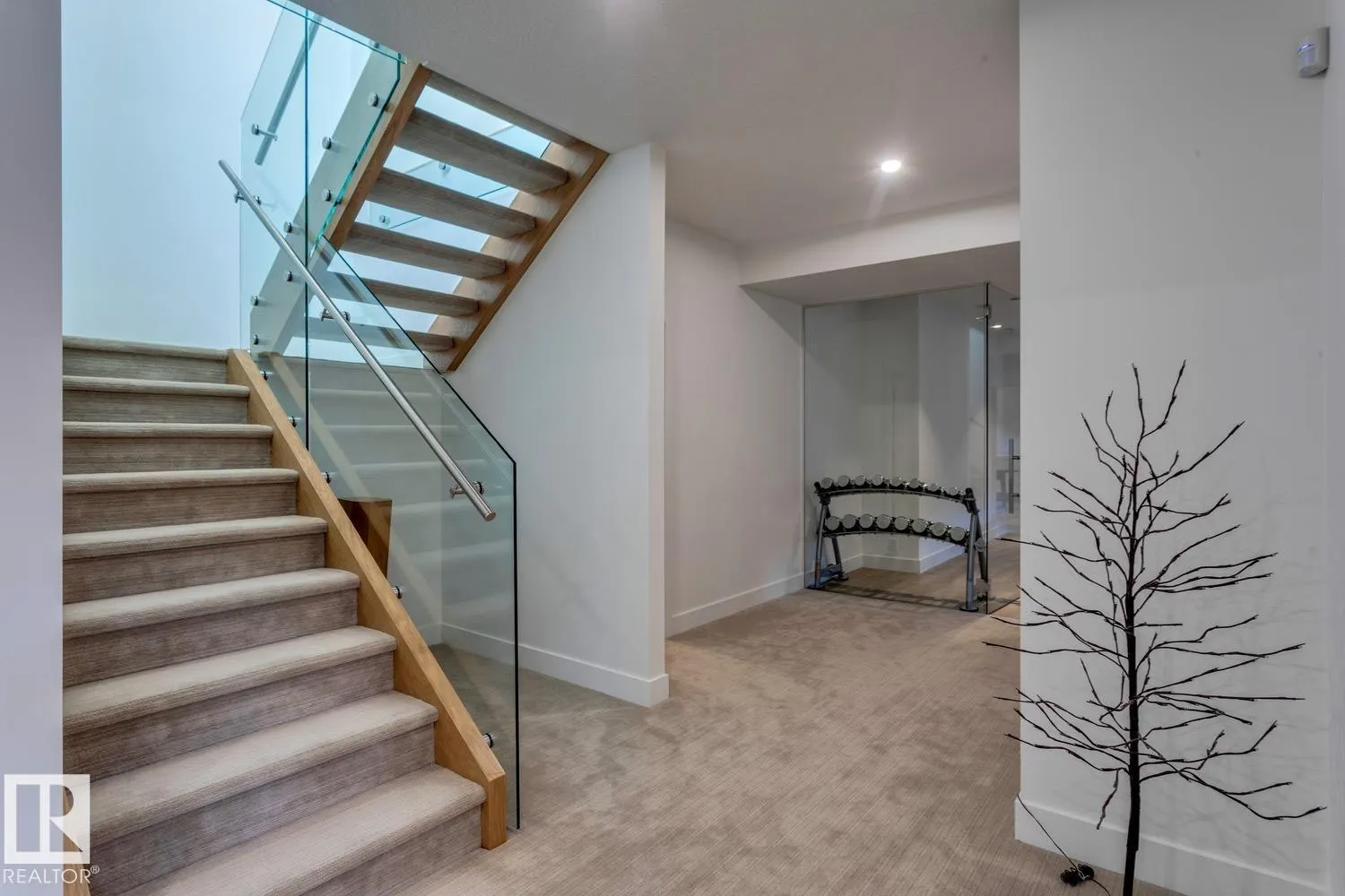 682 HOWATT Drive