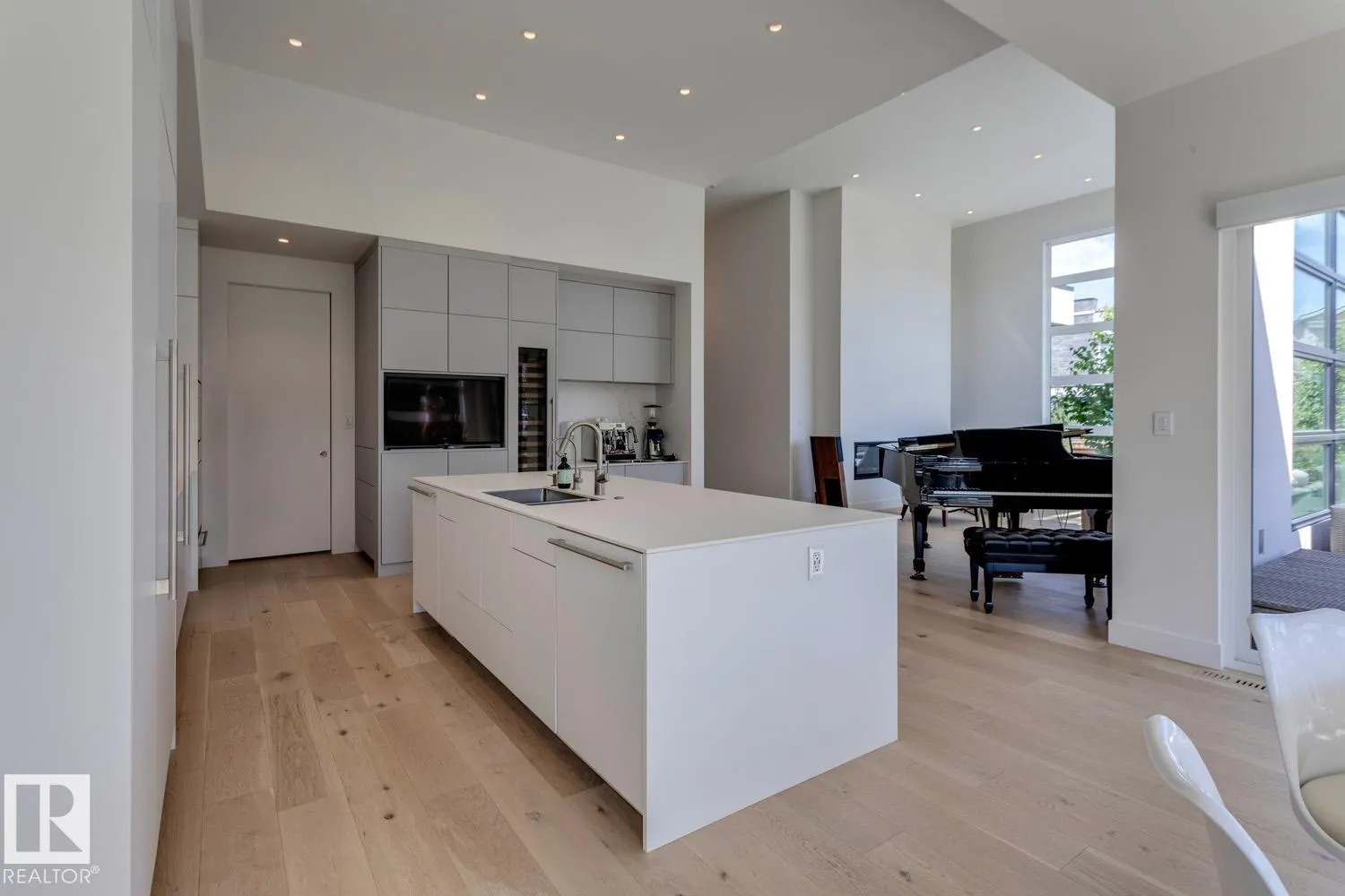 682 HOWATT Drive