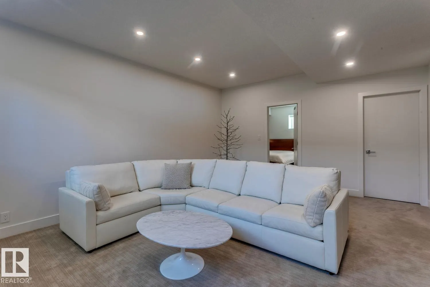 682 HOWATT Drive
