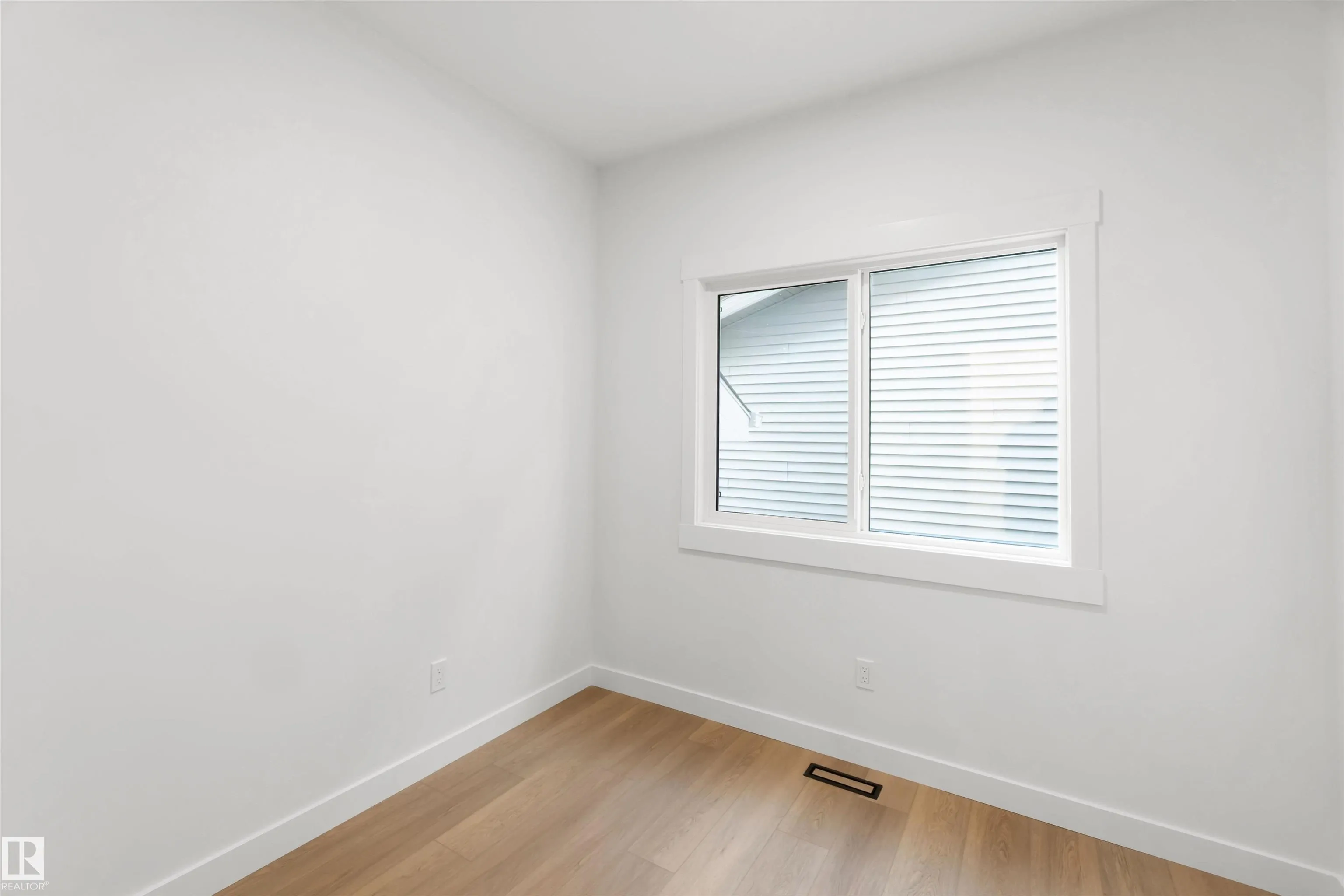 1107 Cristall Crescent