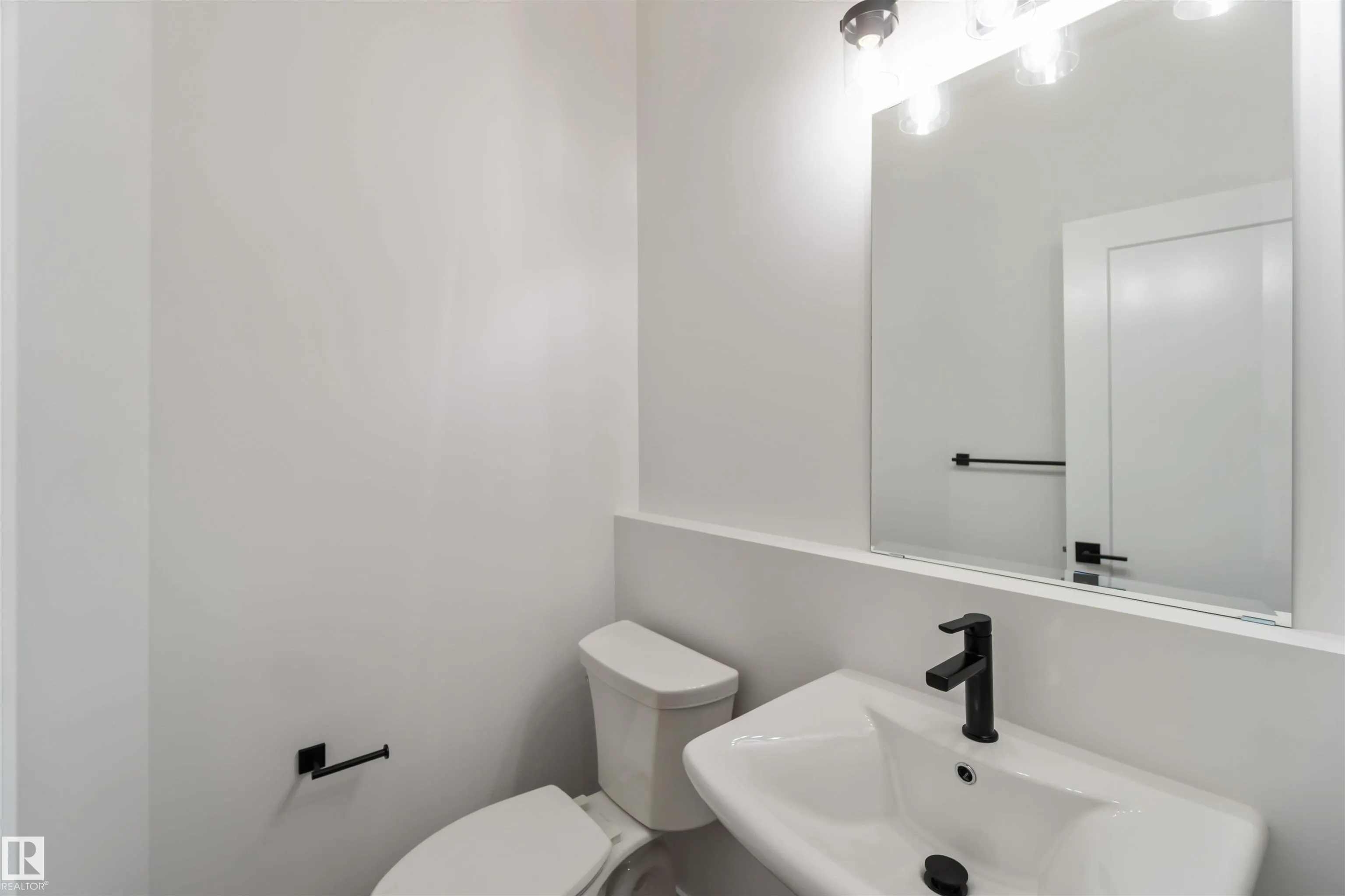 1107 Cristall Crescent