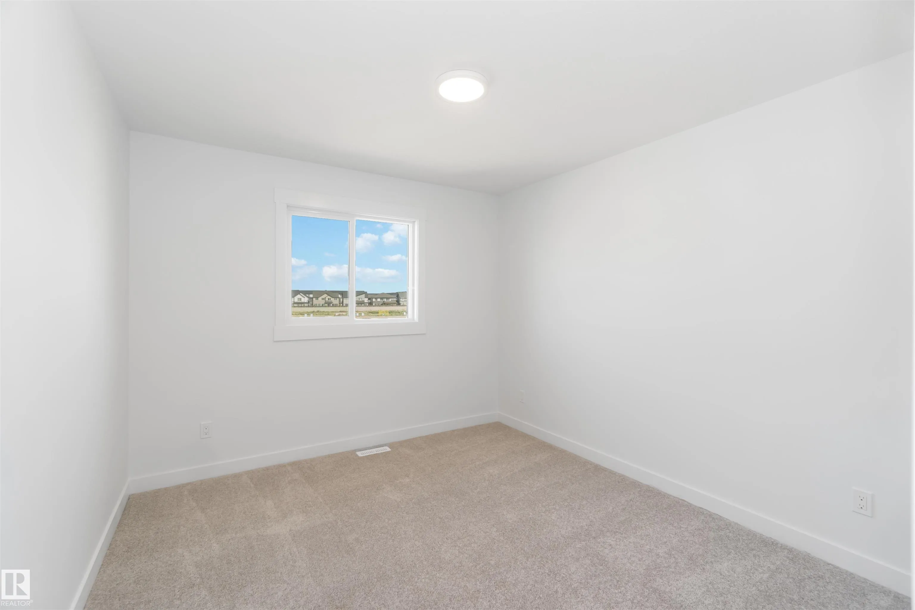 1107 Cristall Crescent