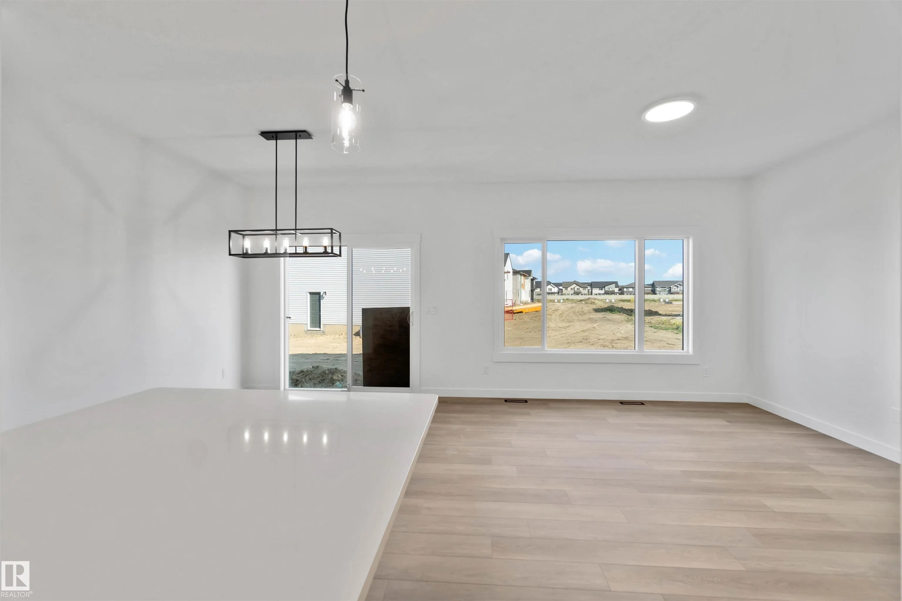 1107 Cristall Crescent