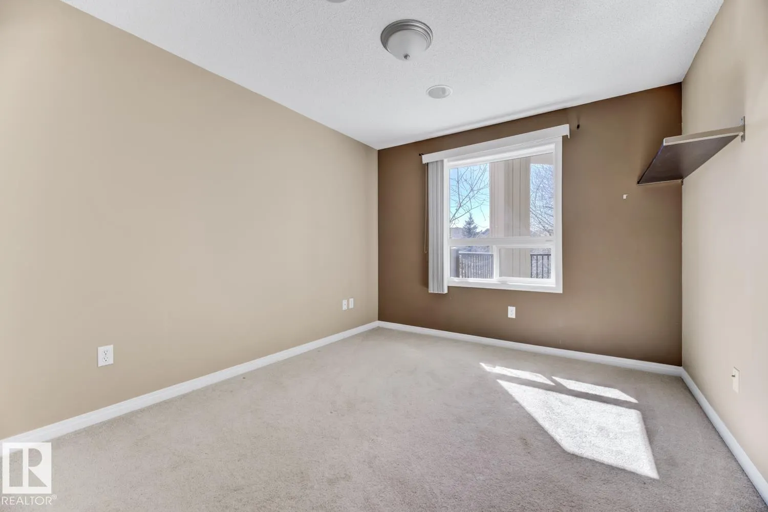1520 HAMMOND Gate
