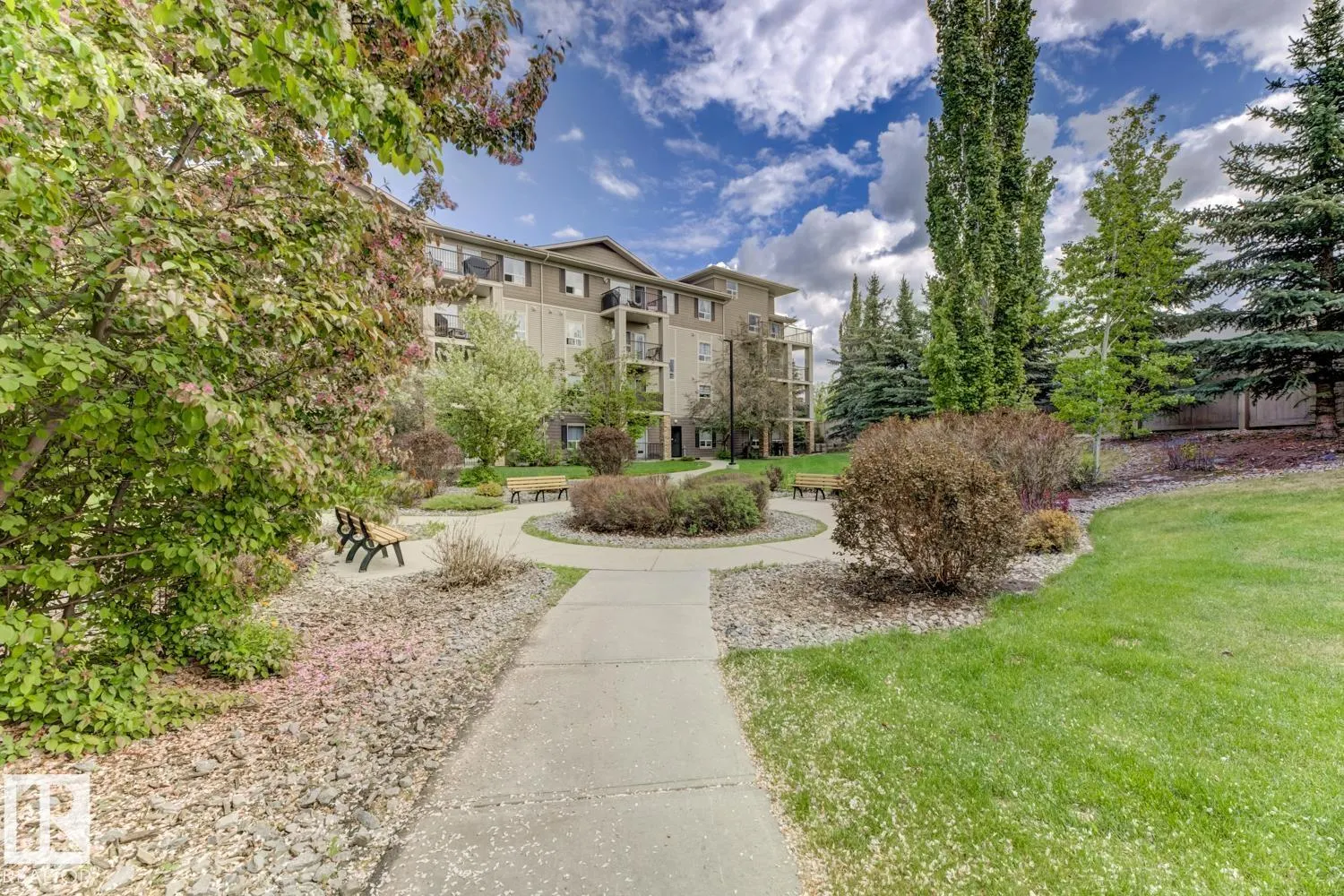 1520 HAMMOND Gate