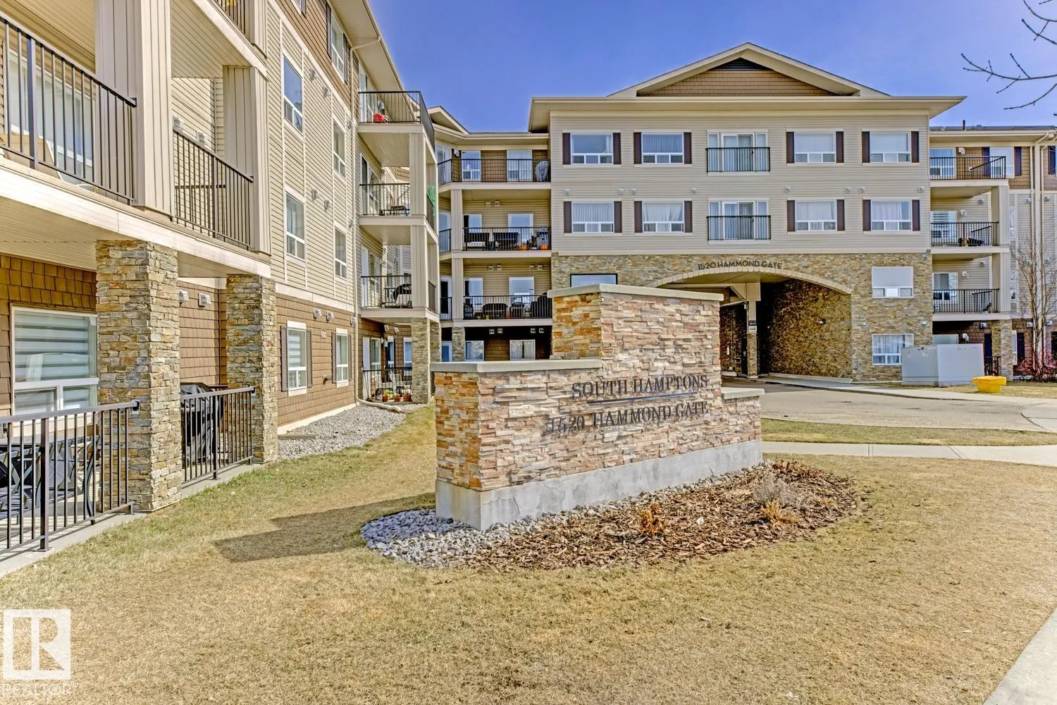 1520 HAMMOND Gate