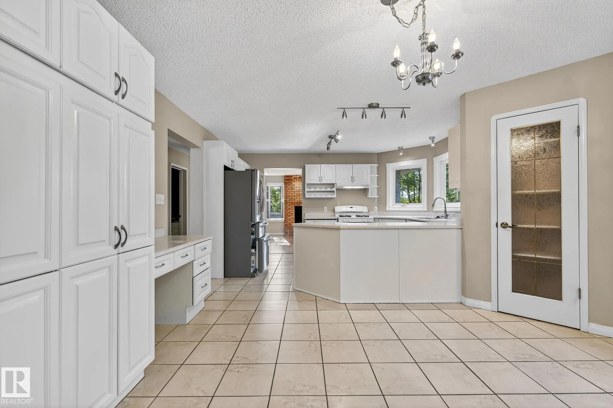 520 WOLF WILLOW Road