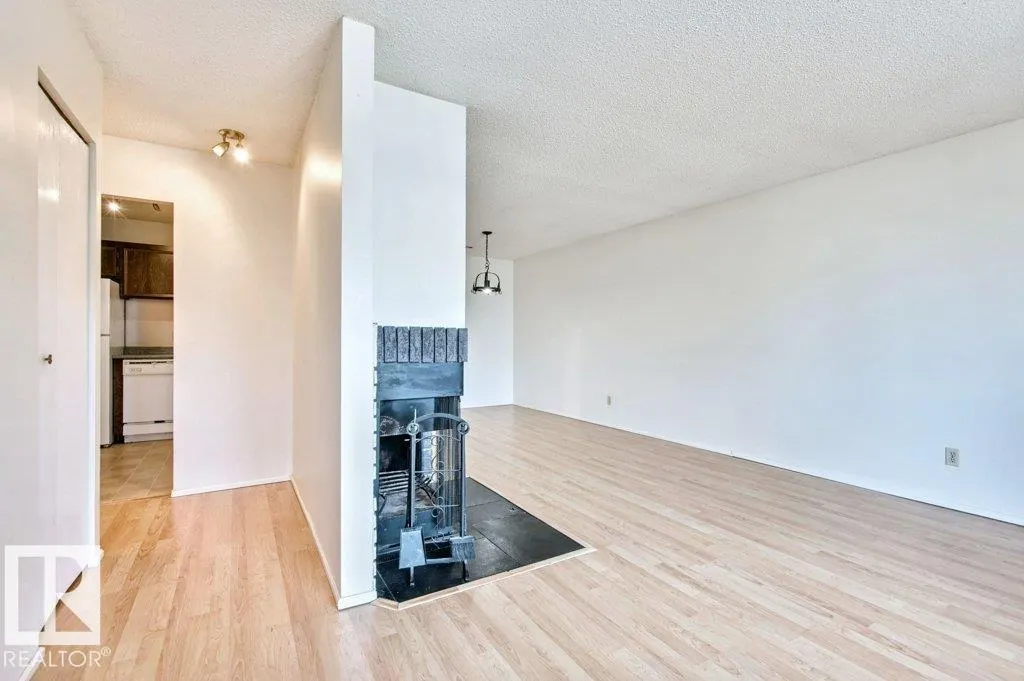 1503 MILL WOODS