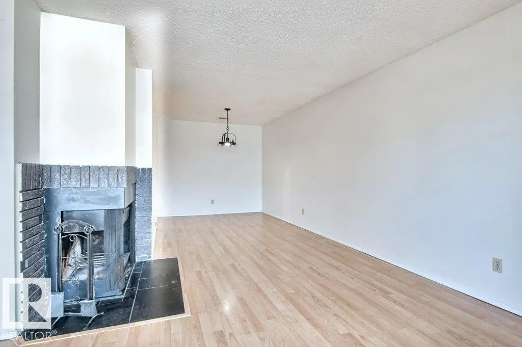 1503 MILL WOODS