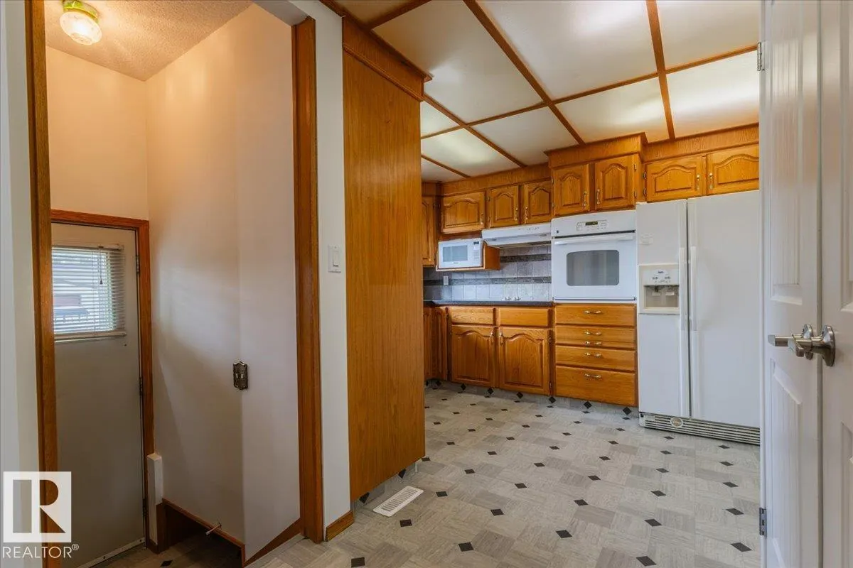 102 Maple Crescent