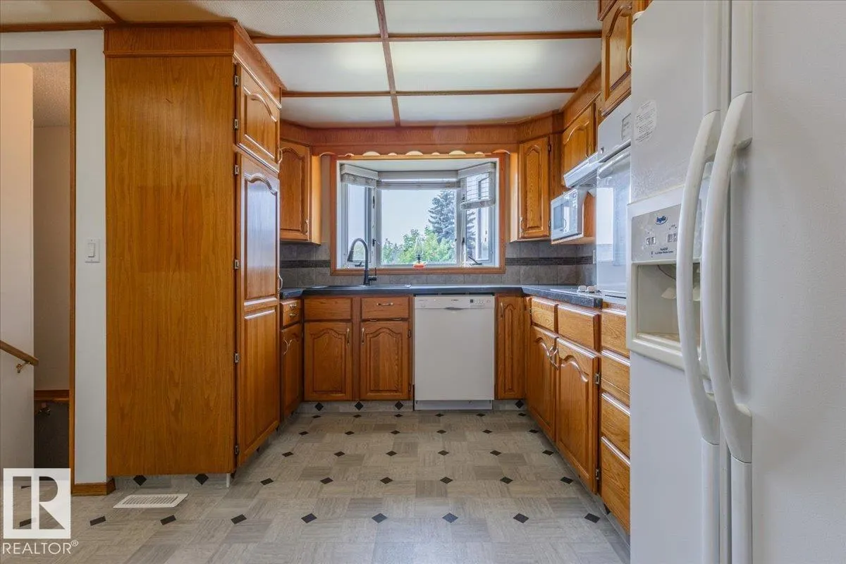 102 Maple Crescent