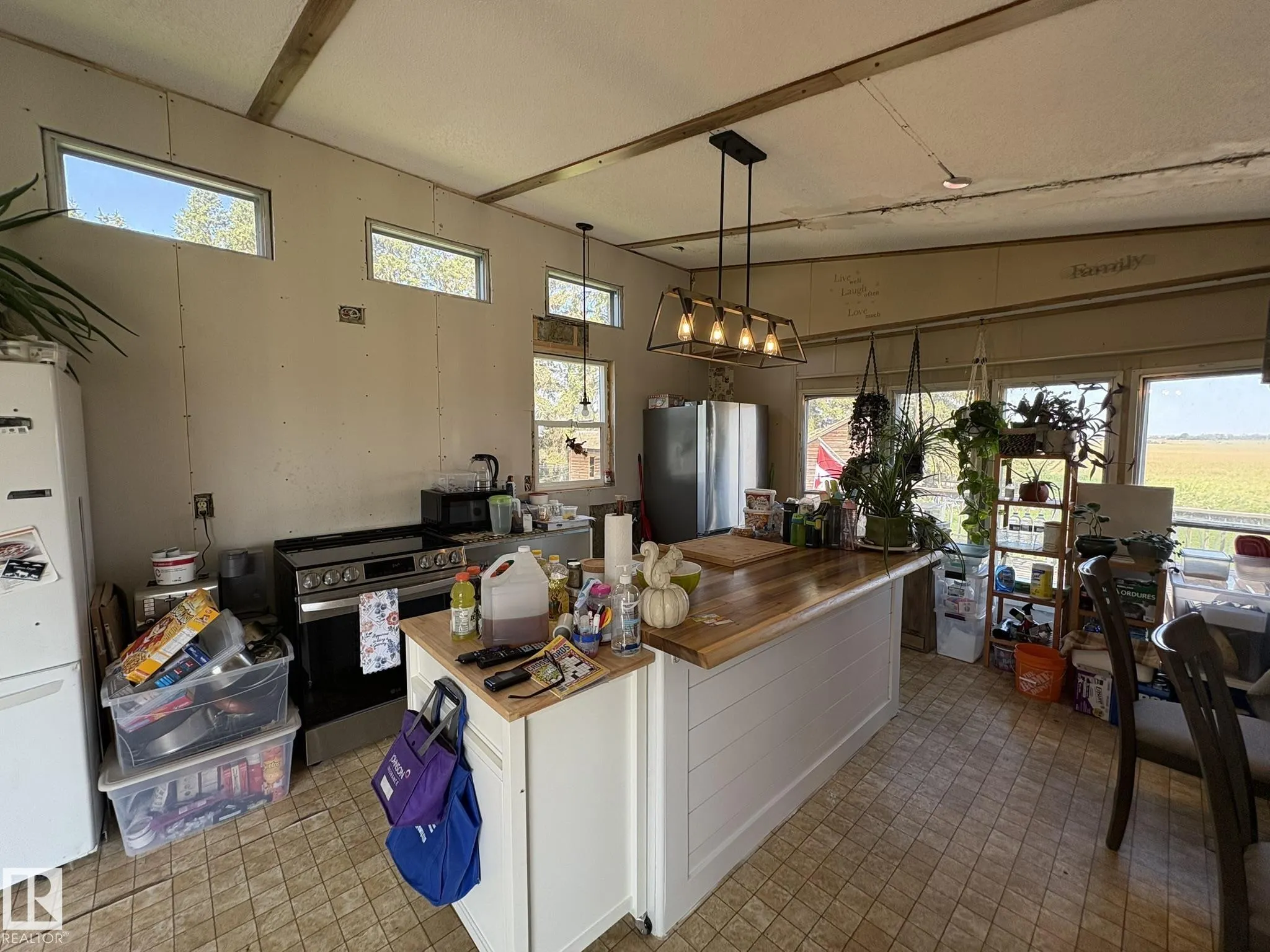 573043 163 Range Road