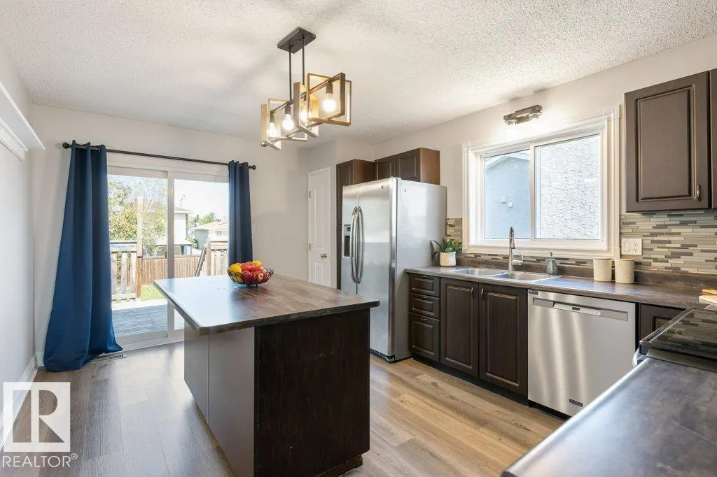 406 GRANDIN Drive