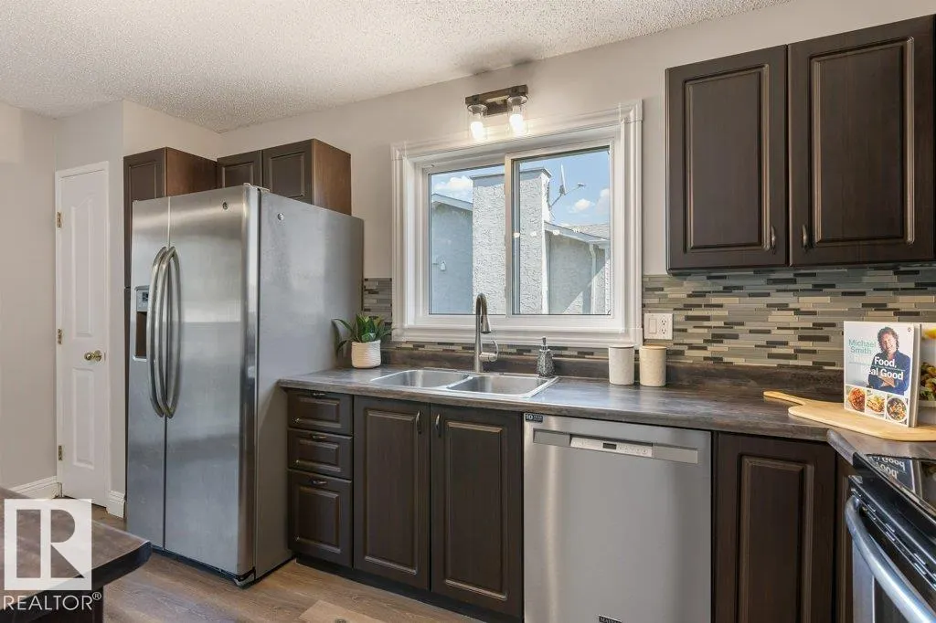 406 GRANDIN Drive
