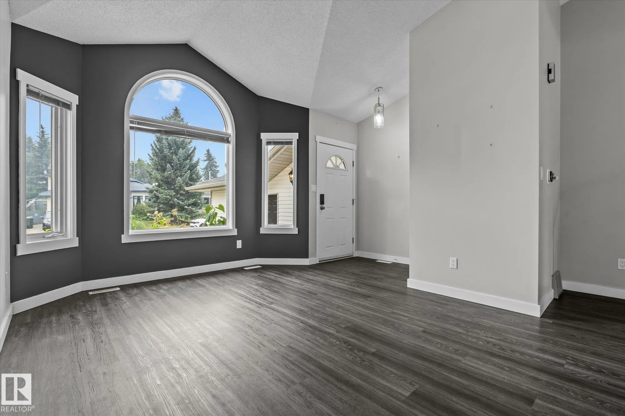 79 WOODSIDE Crescent