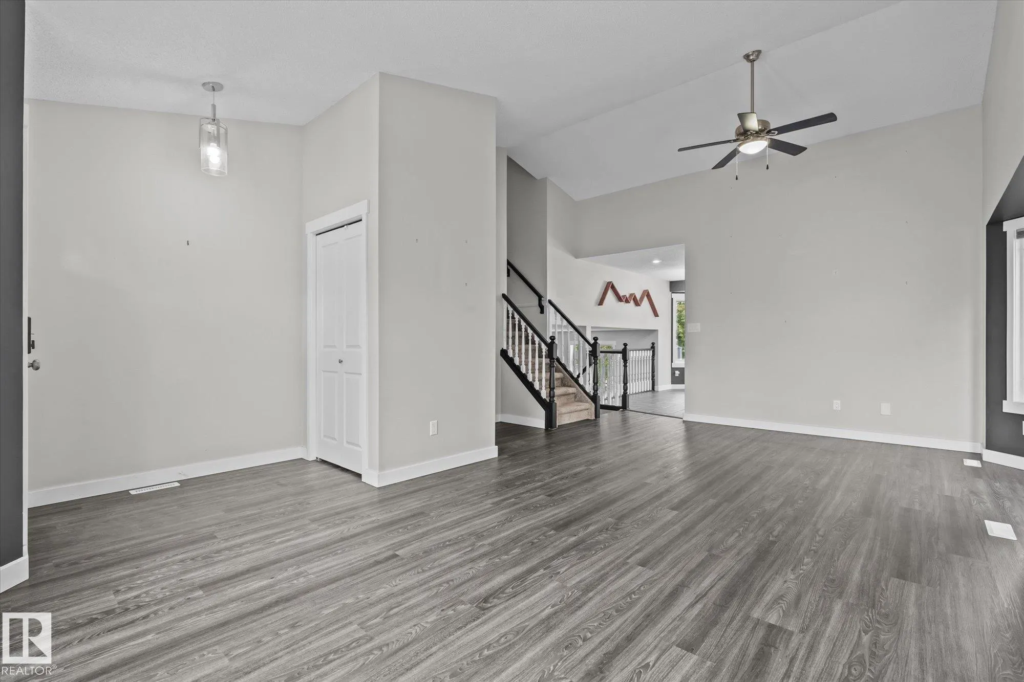 79 WOODSIDE Crescent
