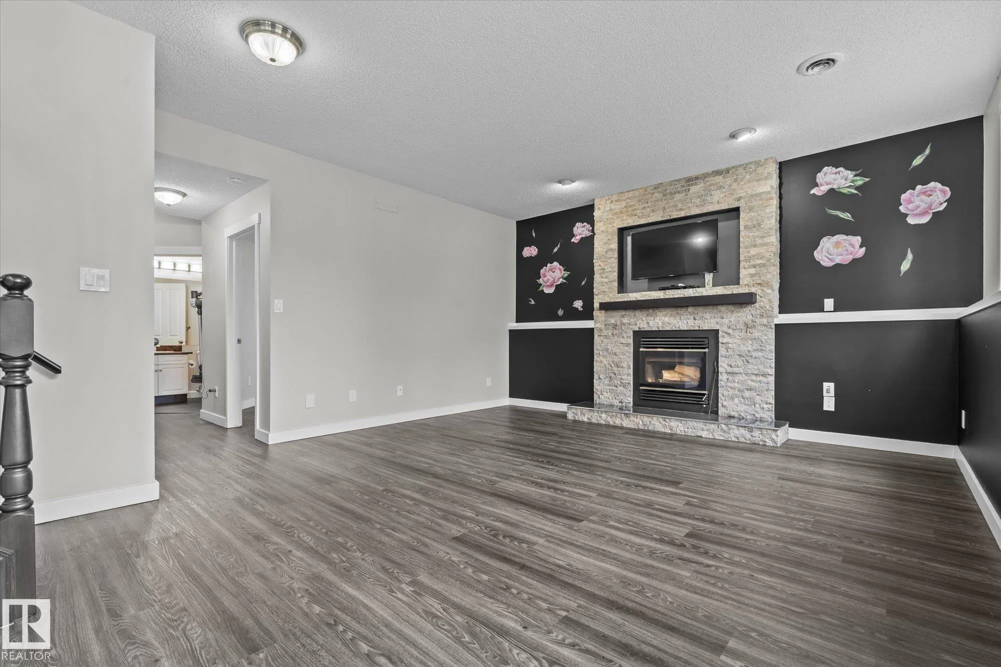 79 WOODSIDE Crescent