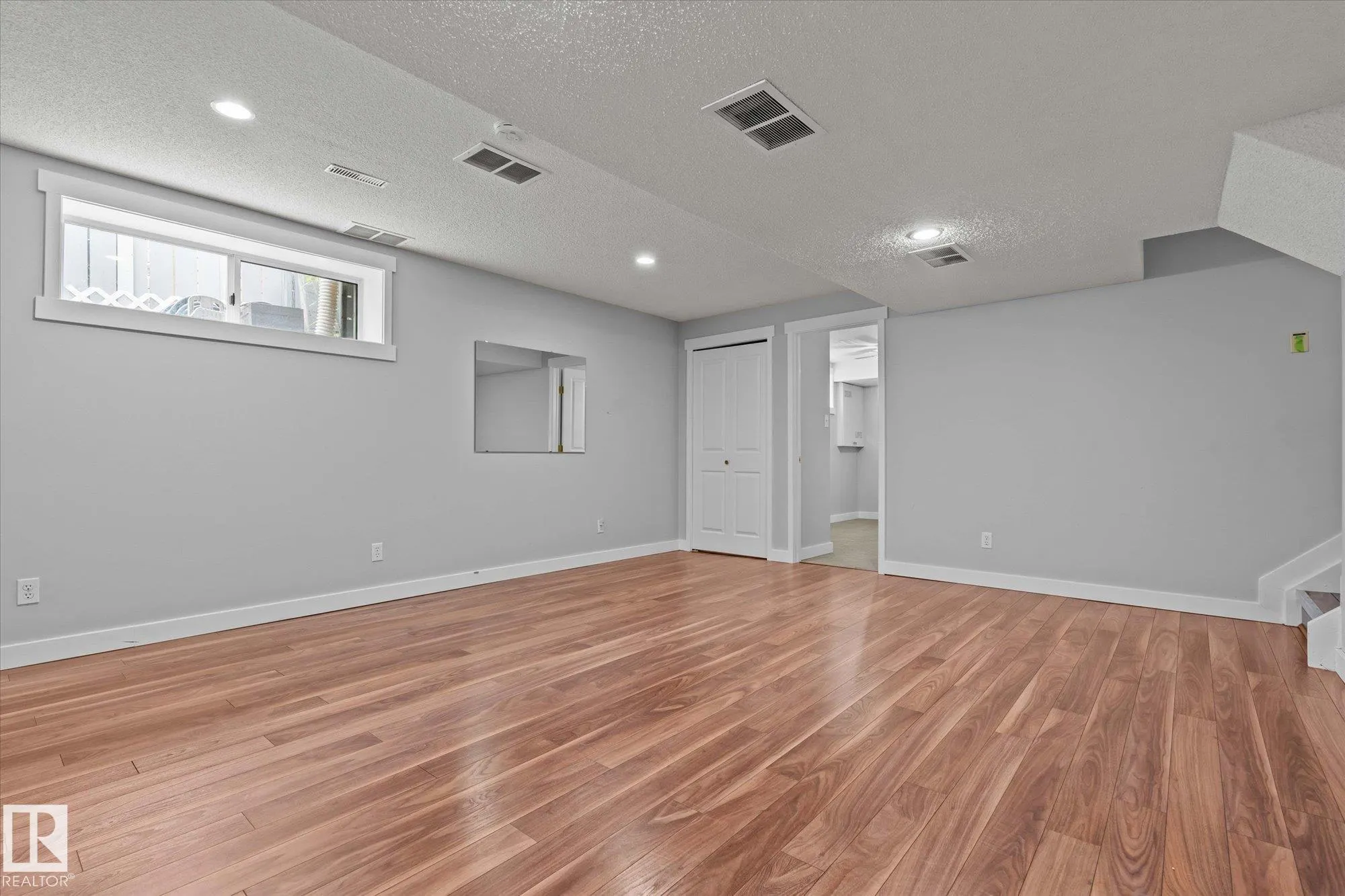 79 WOODSIDE Crescent
