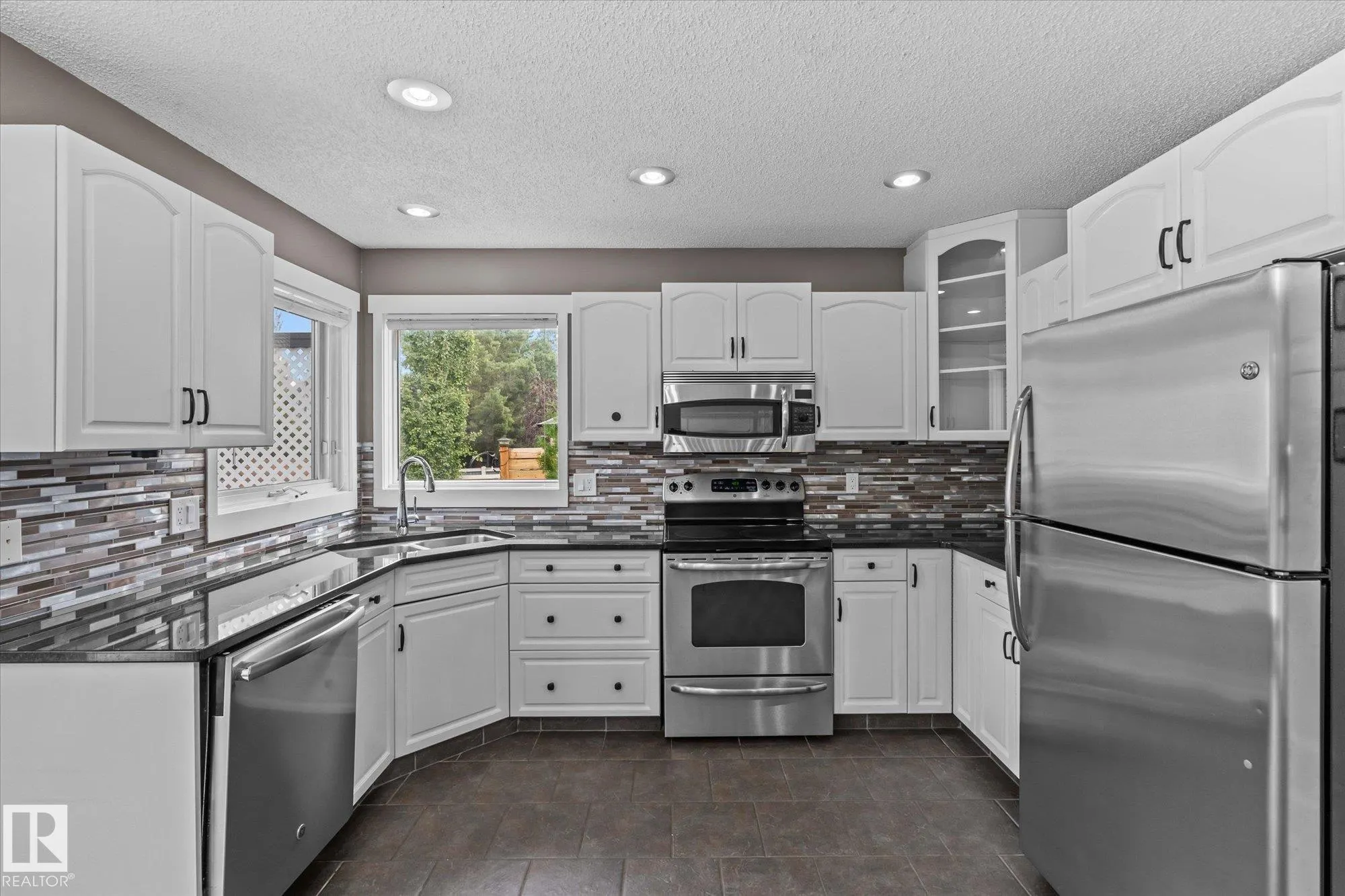 79 WOODSIDE Crescent