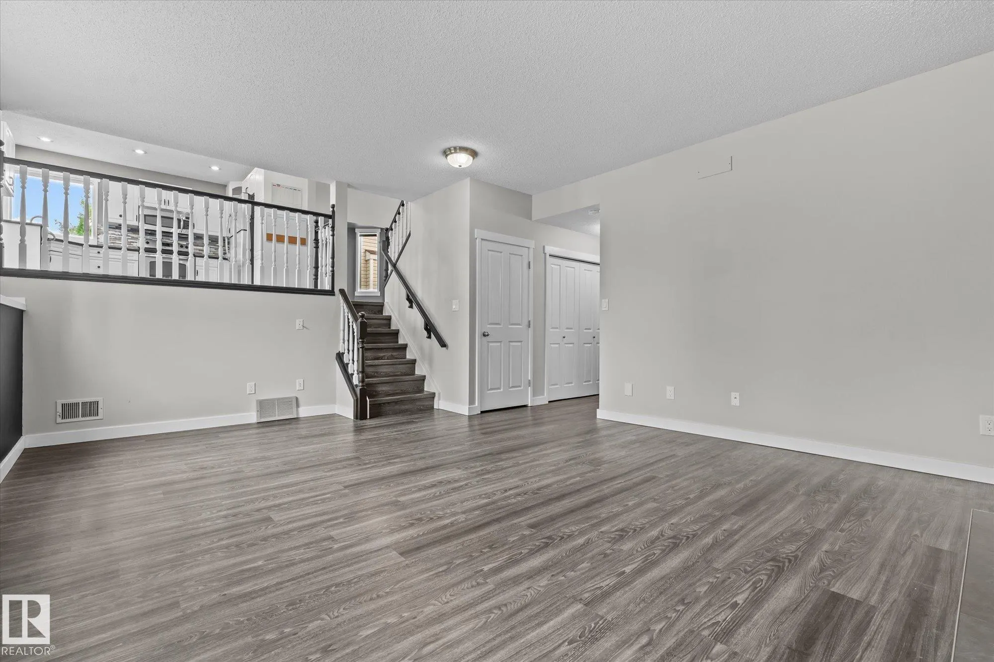 79 WOODSIDE Crescent