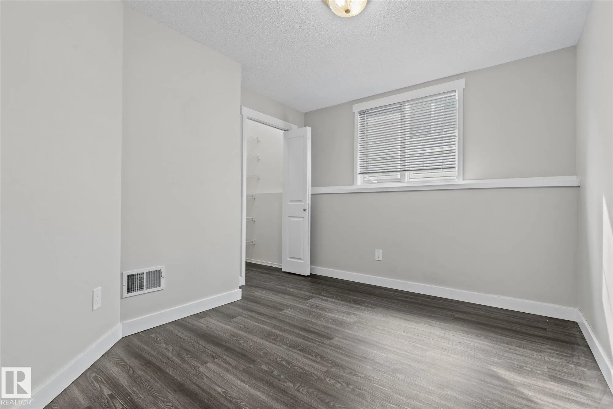 79 WOODSIDE Crescent