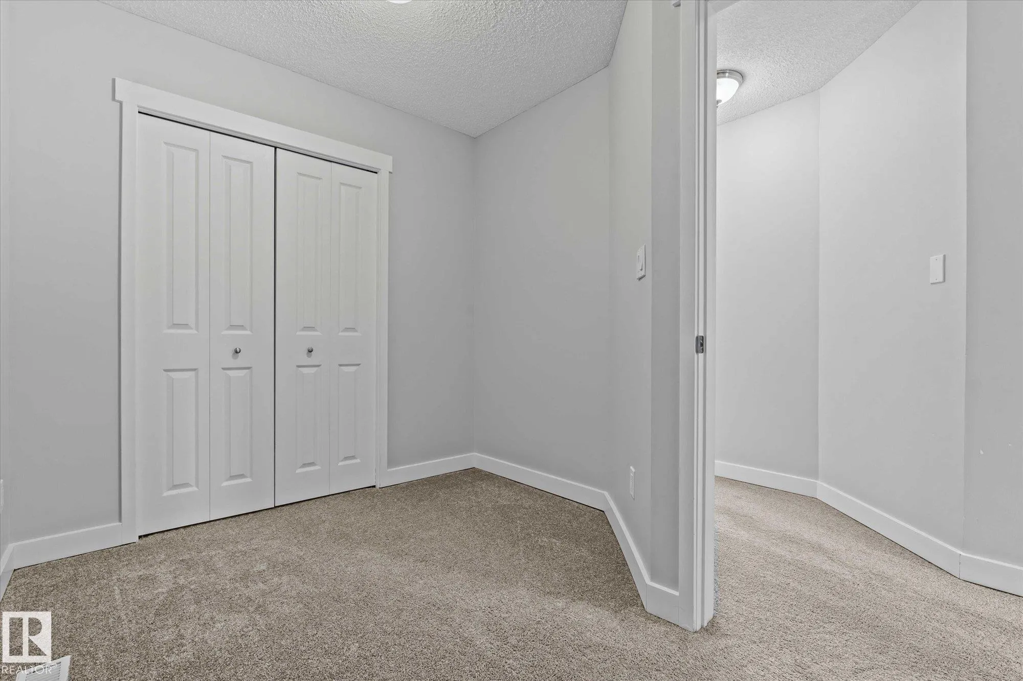 79 WOODSIDE Crescent