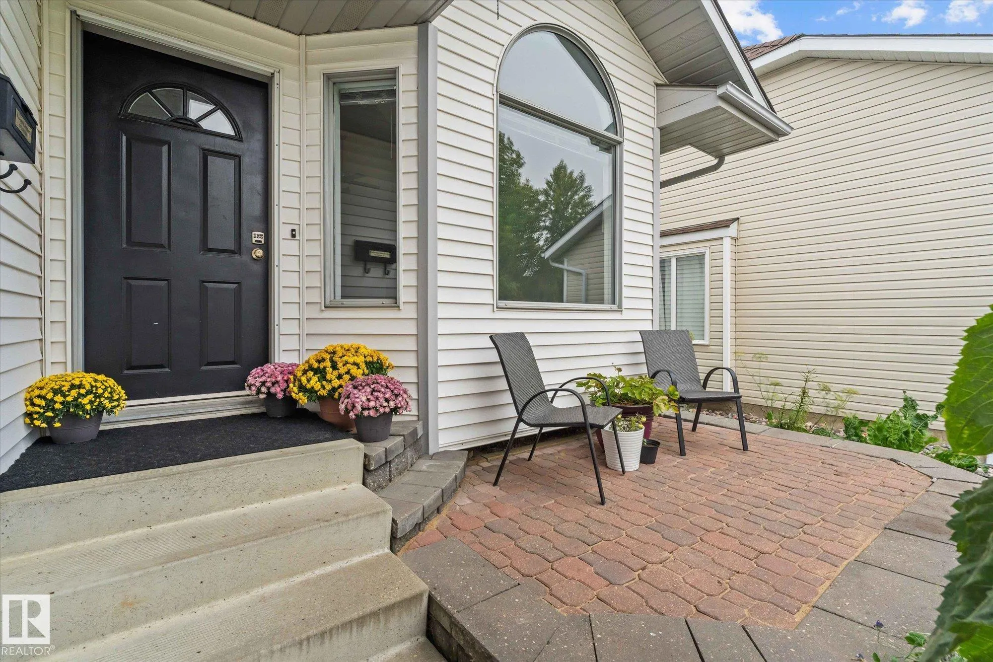 79 WOODSIDE Crescent