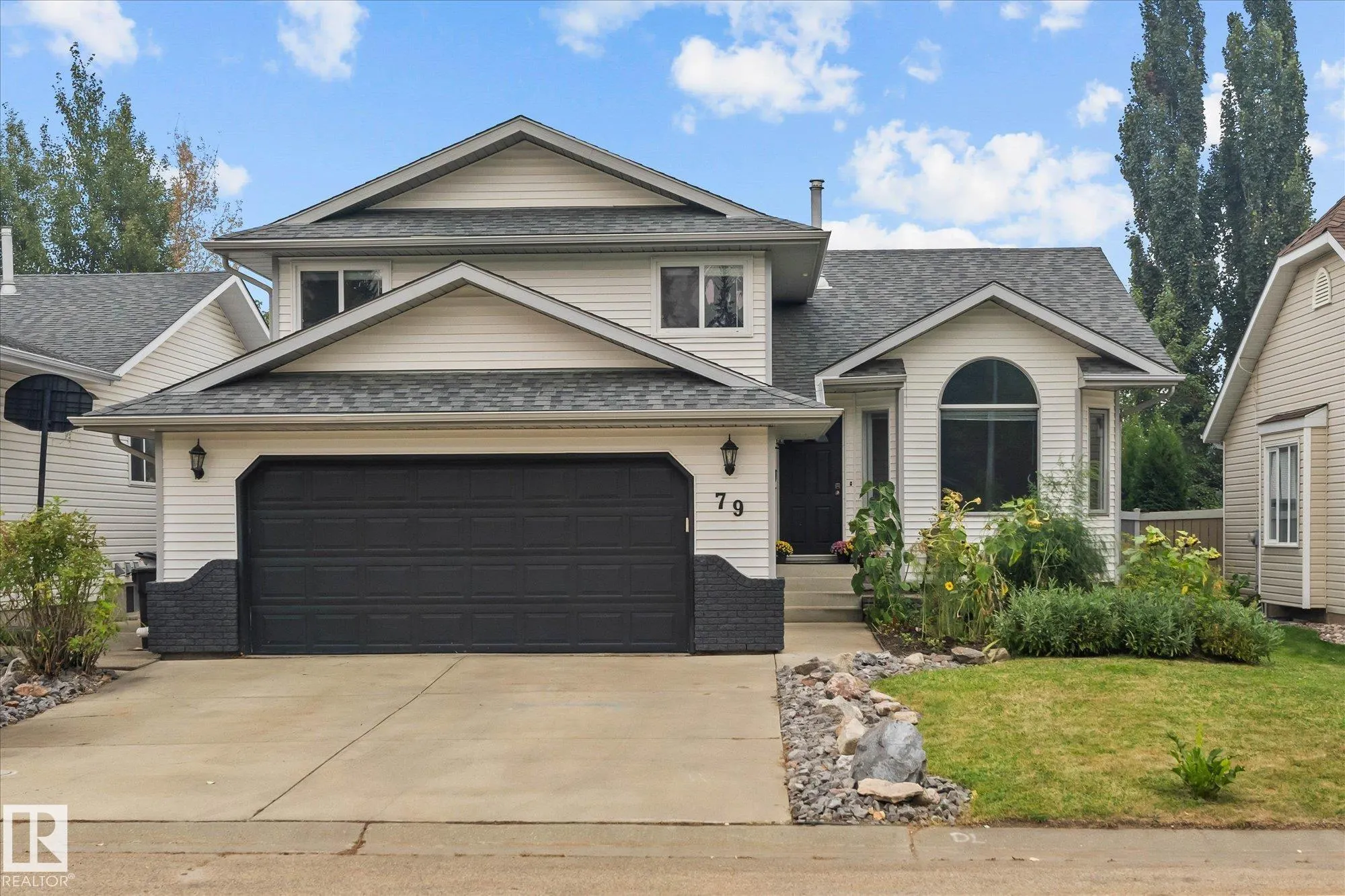 79 WOODSIDE Crescent
