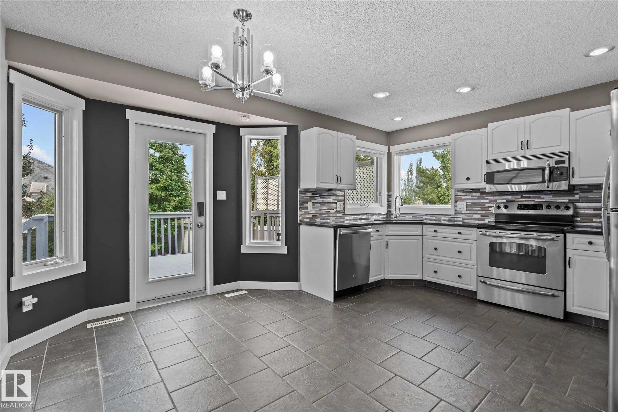 79 WOODSIDE Crescent
