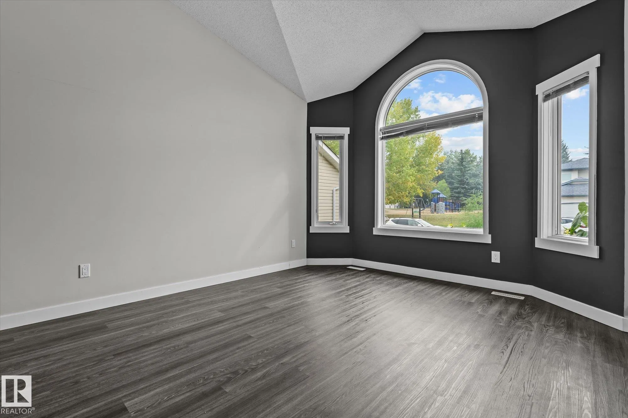 79 WOODSIDE Crescent