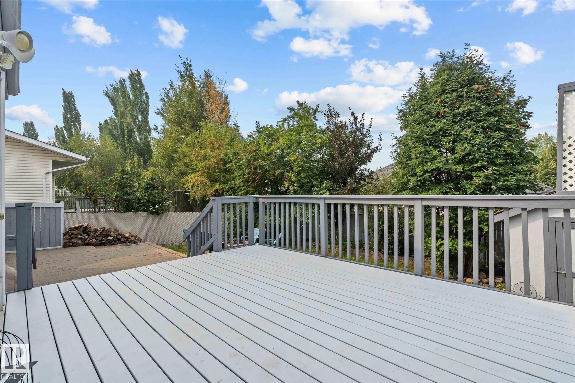79 WOODSIDE Crescent