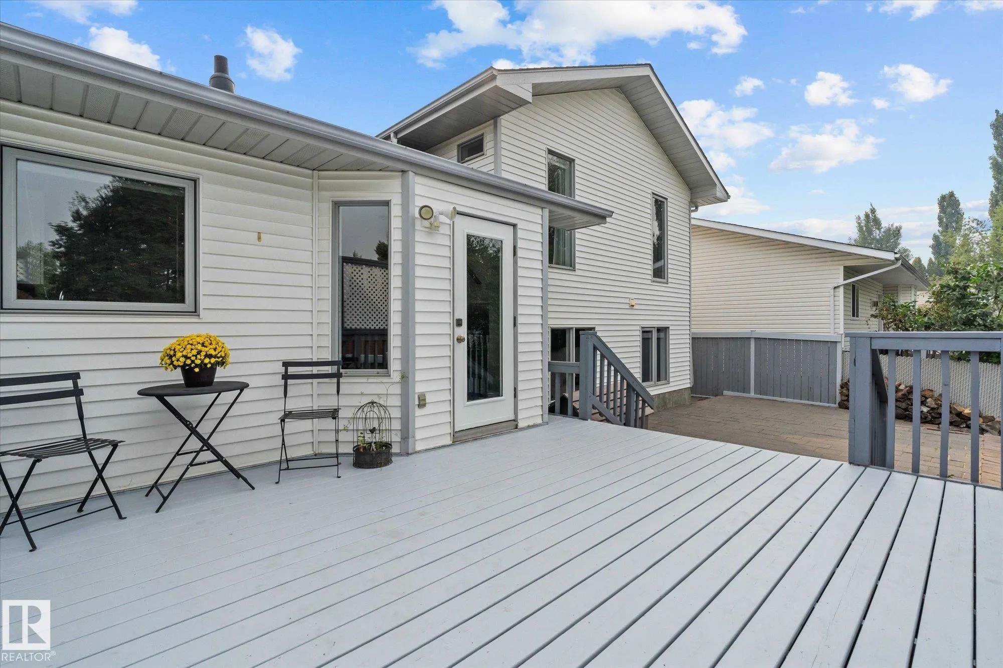 79 WOODSIDE Crescent